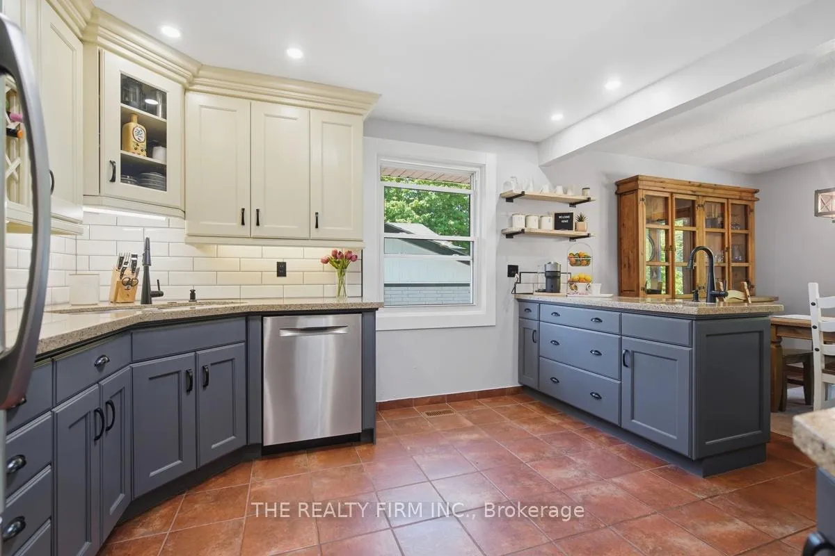 Photo 6 of 742 Cranbrook Road, London, South M — HOMEH