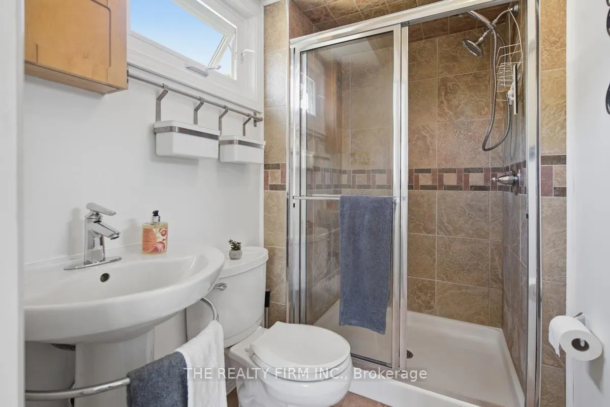 Photo 18 of 742 Cranbrook Road, London, South M — HOMEH