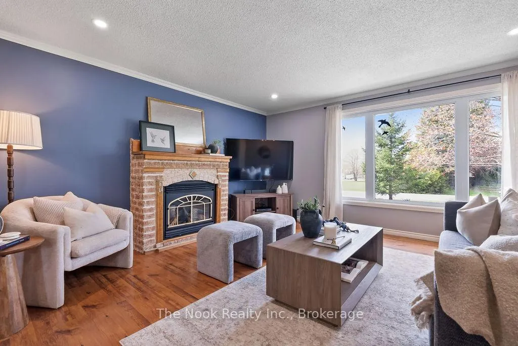 Photo 9 of 16 Robmar Crescent, Kawartha Lakes, Manilla — HOMEH