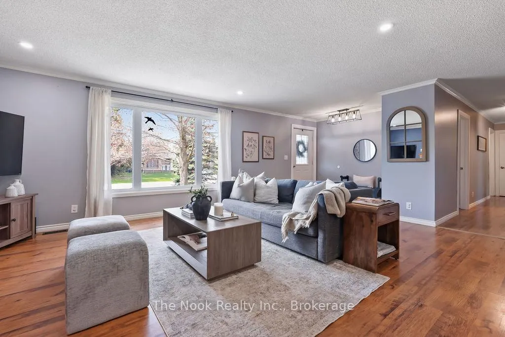 Photo 11 of 16 Robmar Crescent, Kawartha Lakes, Manilla — HOMEH