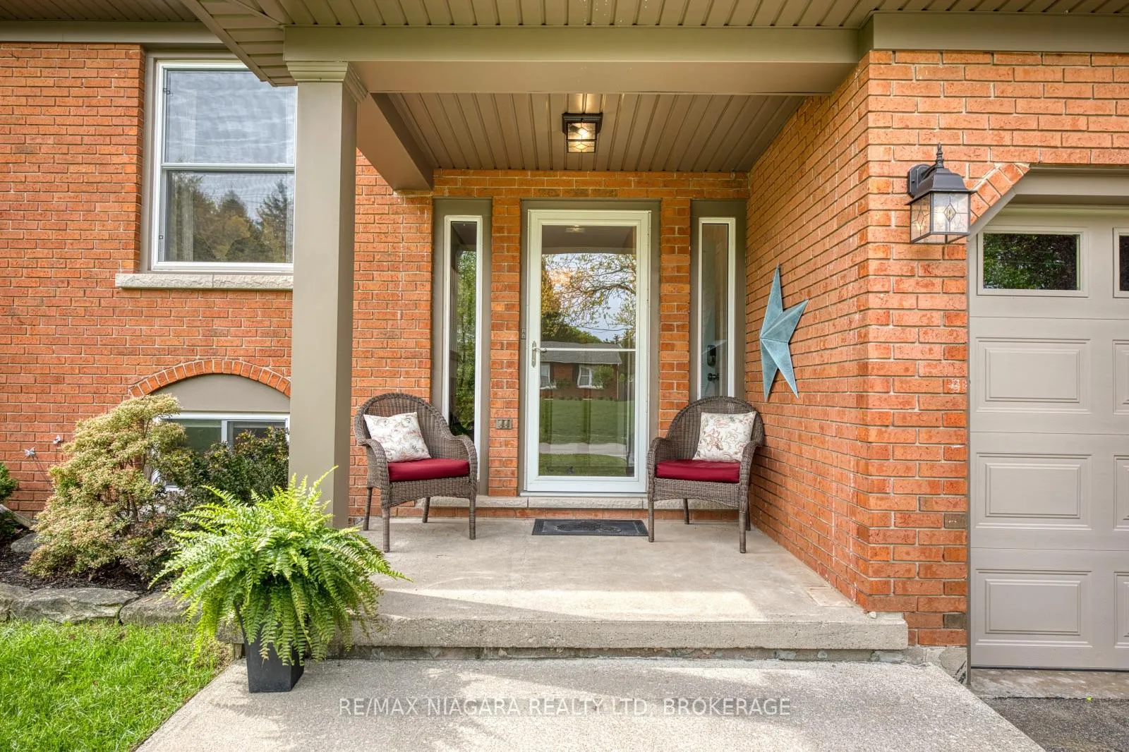 Photo 2 of 162 Pancake Lane, Pelham, Fonthill — HOMEH