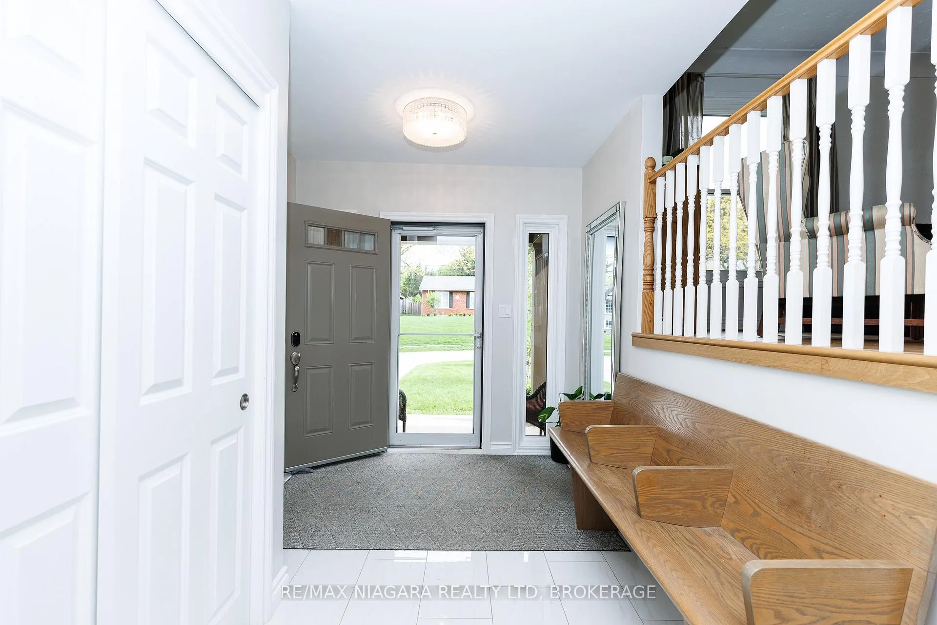 Photo 4 of 162 Pancake Lane, Pelham, Fonthill — HOMEH
