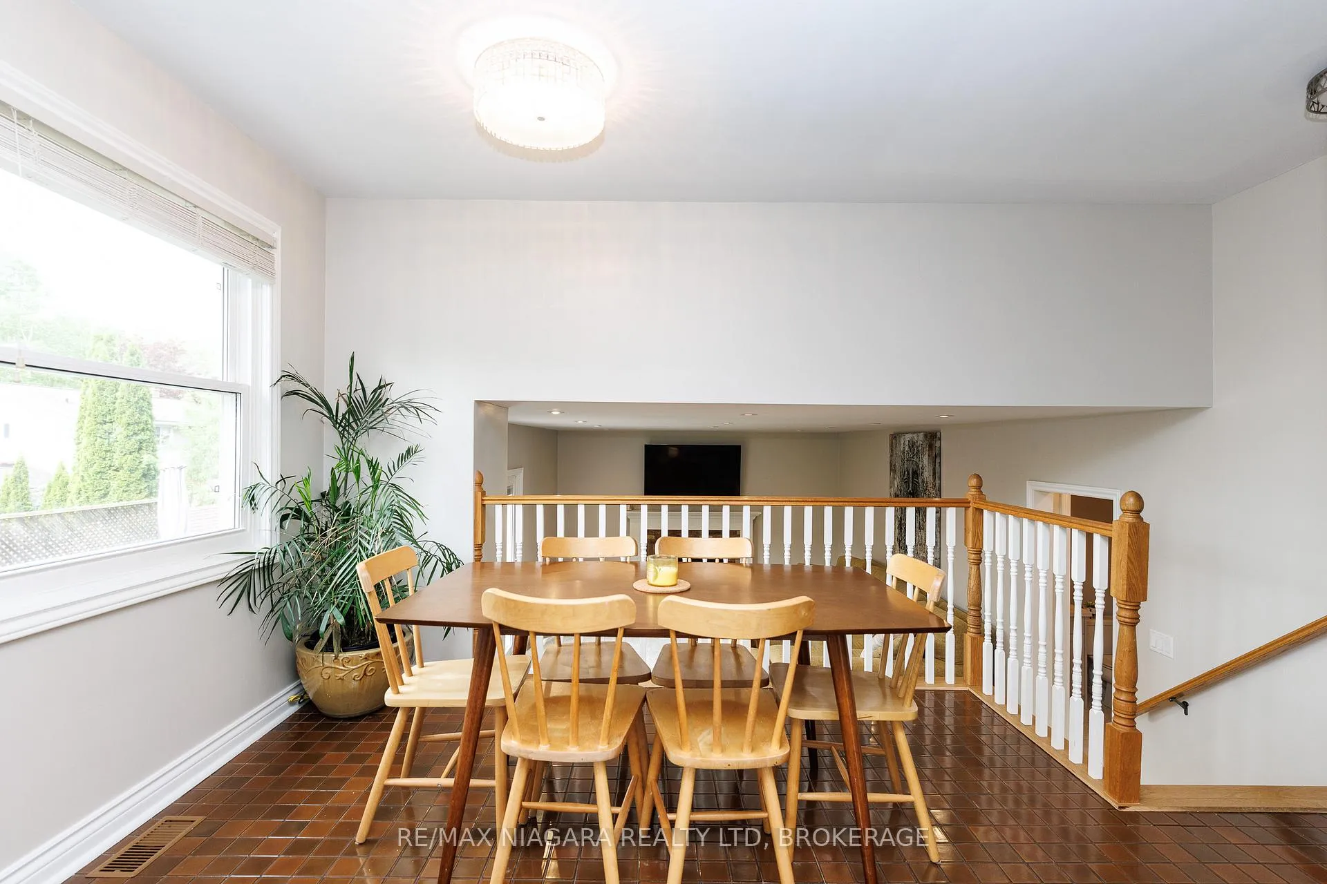 Photo 9 of 162 Pancake Lane, Pelham, Fonthill — HOMEH