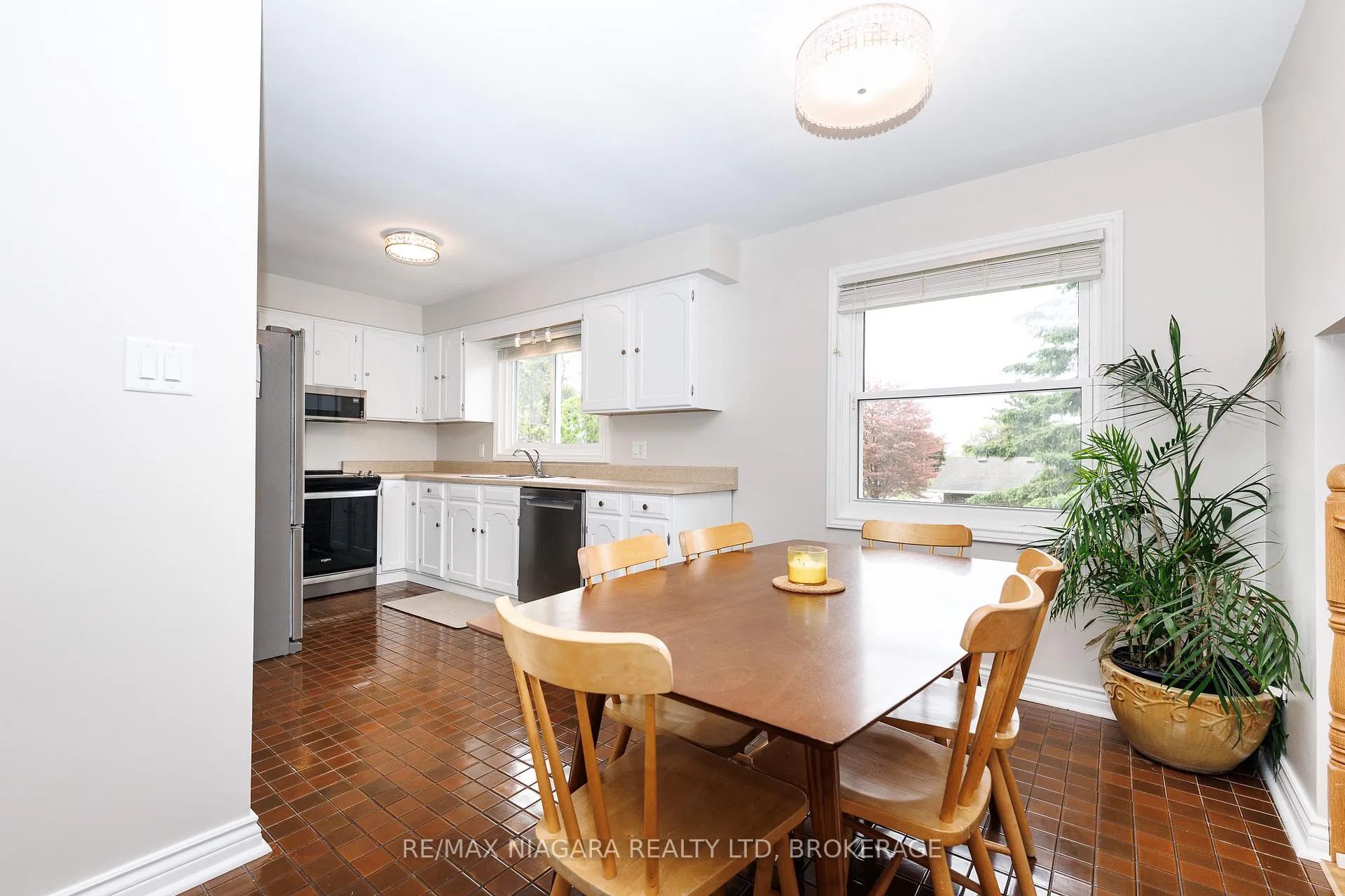 Photo 10 of 162 Pancake Lane, Pelham, Fonthill — HOMEH