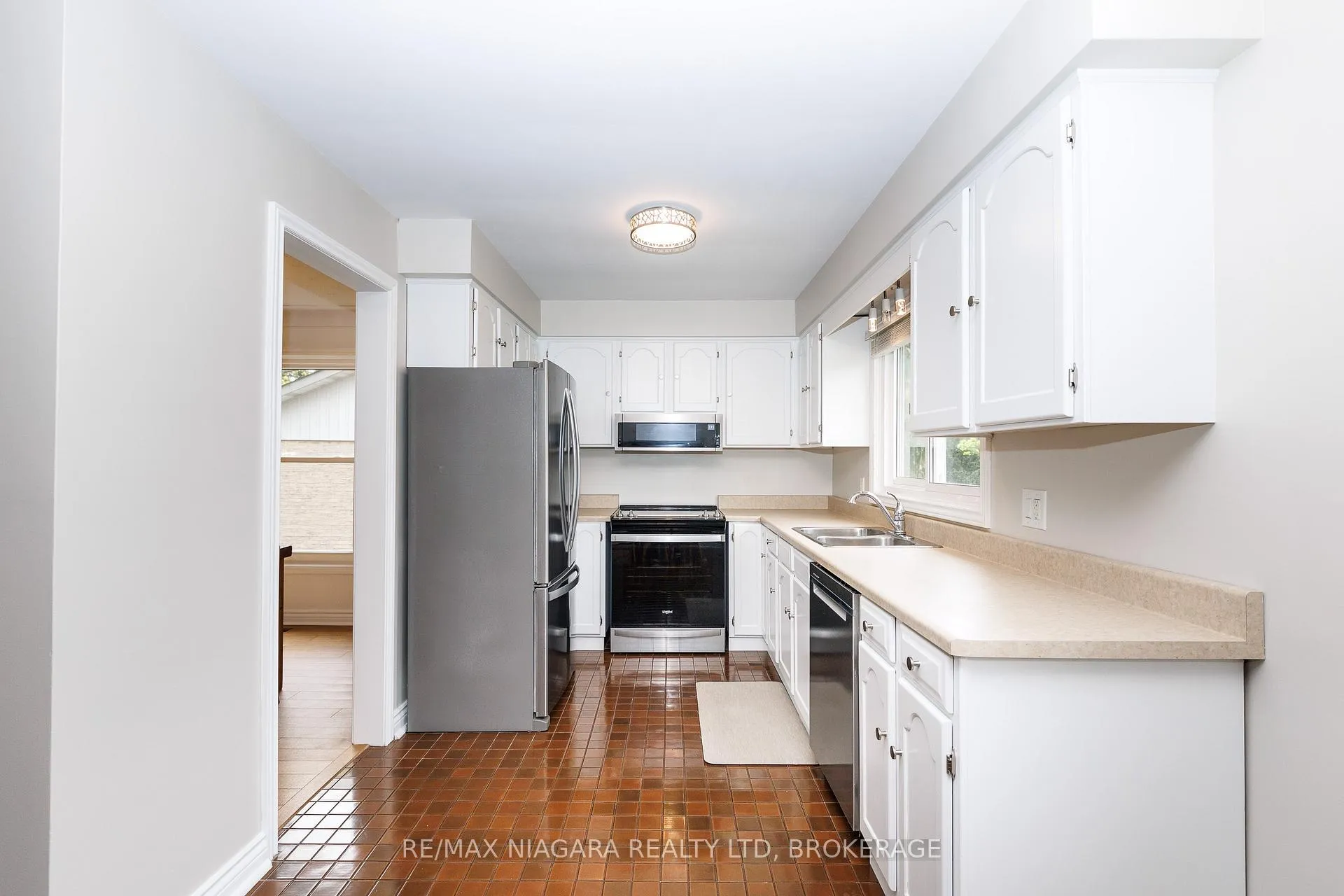 Photo 11 of 162 Pancake Lane, Pelham, Fonthill — HOMEH