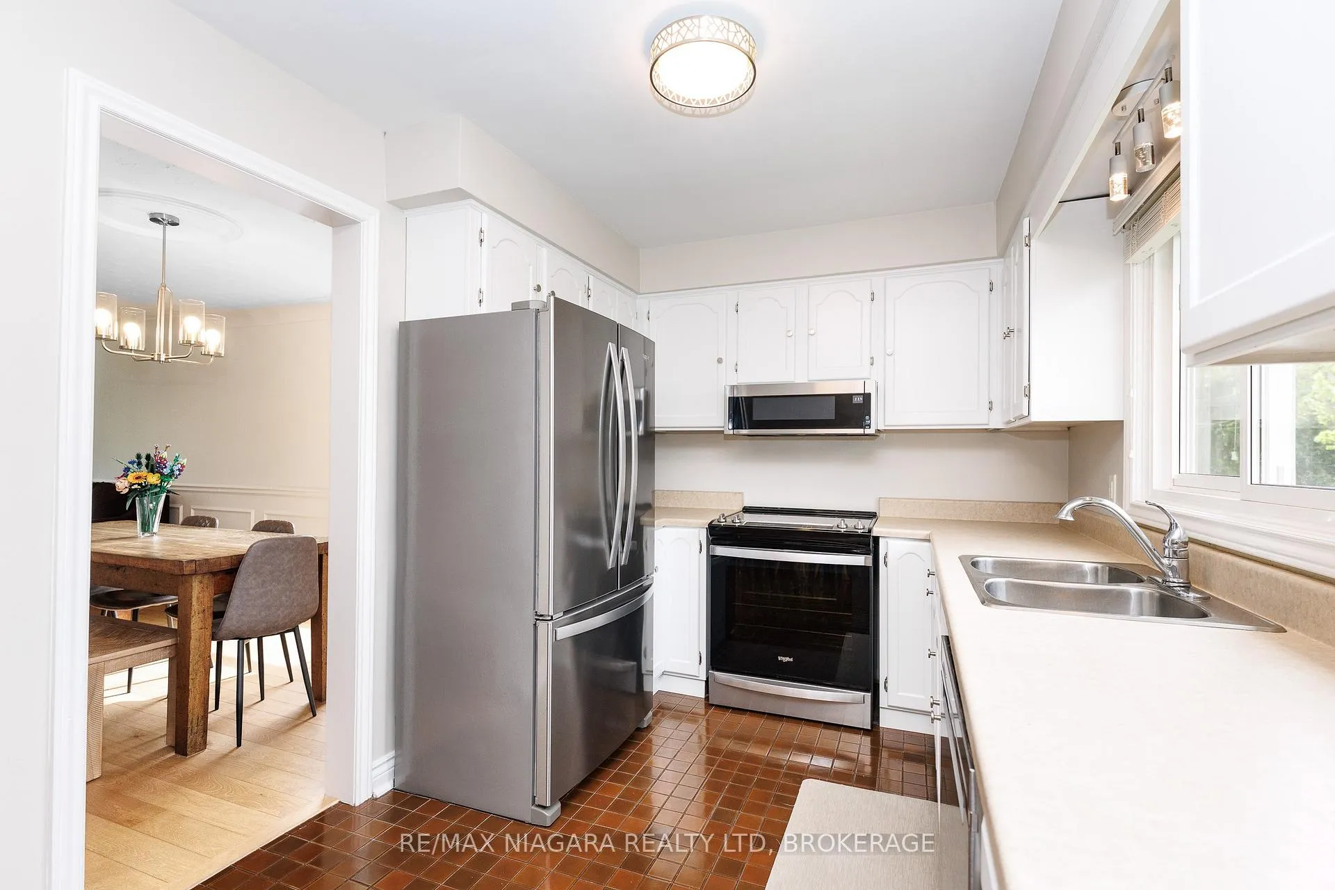 Photo 12 of 162 Pancake Lane, Pelham, Fonthill — HOMEH