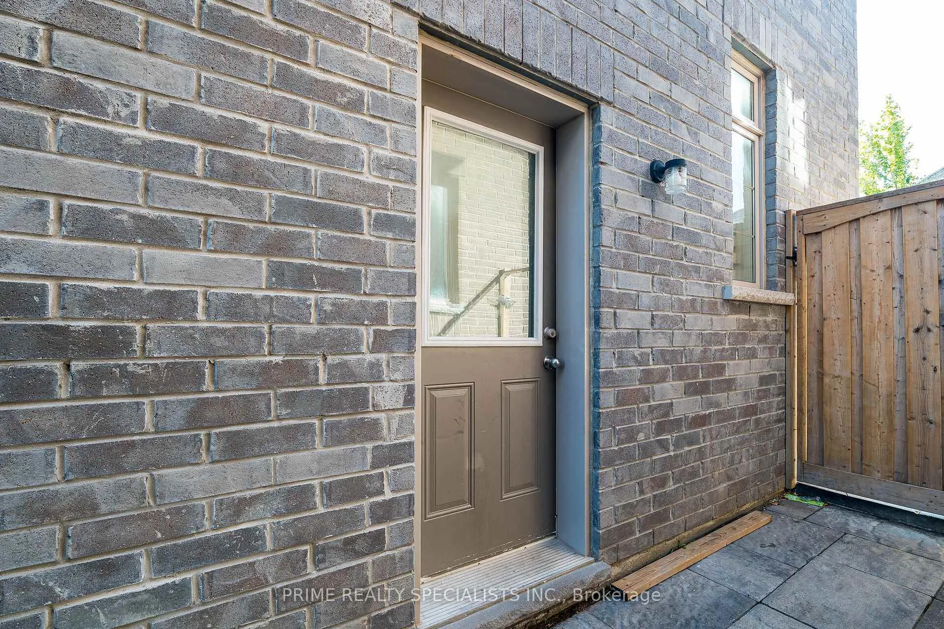 Photo 4 of 19 Cloverhaven Rd, Brampton, Toronto Gore Rural Estate — HOMEH