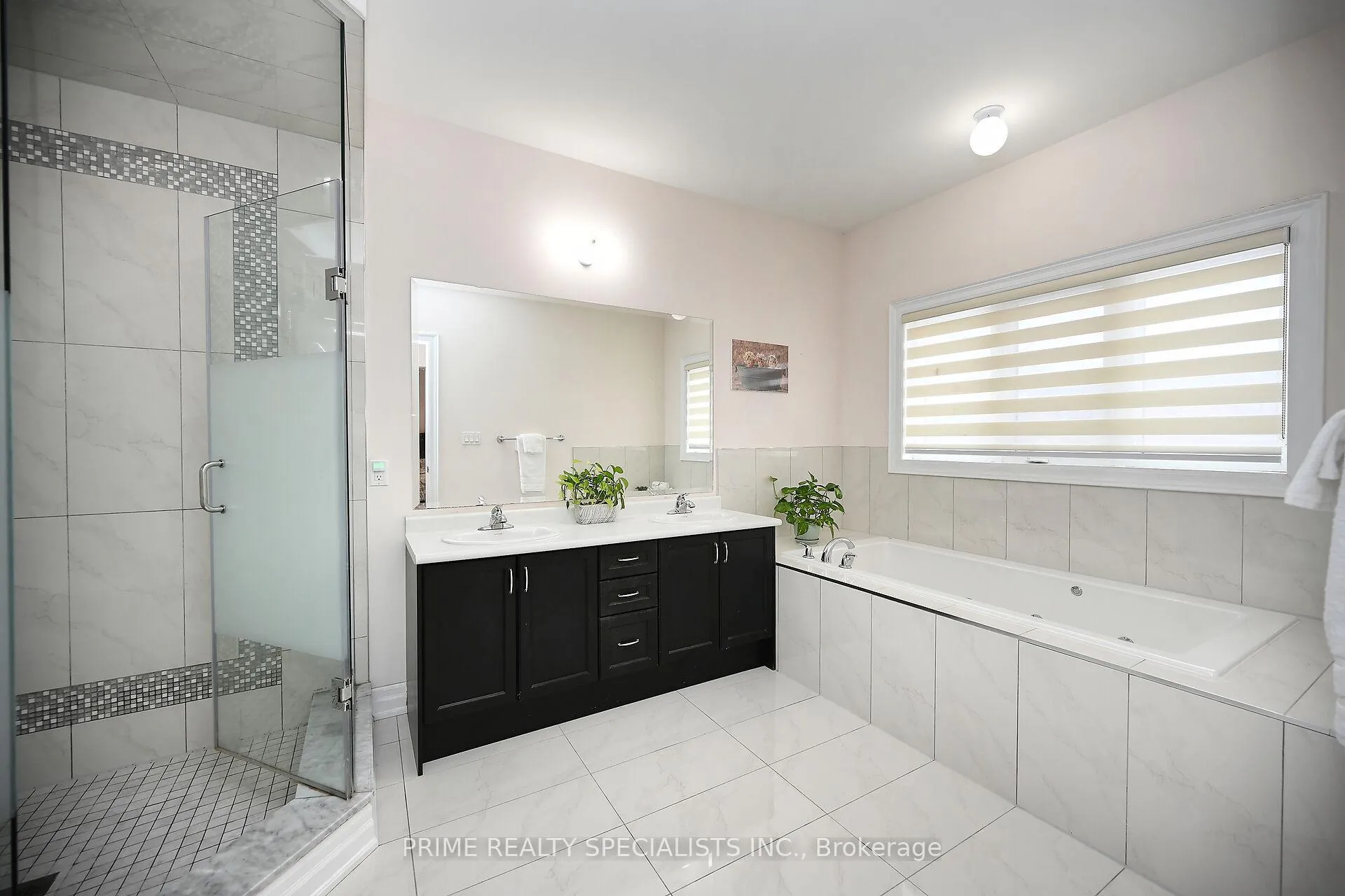 Photo 30 of 19 Cloverhaven Rd, Brampton, Toronto Gore Rural Estate — HOMEH
