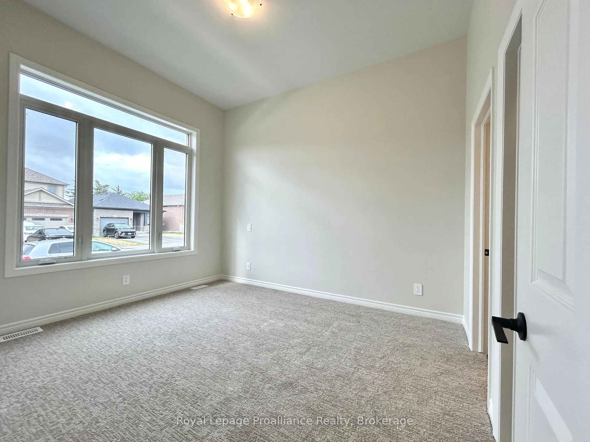 Photo 3 of 35 Athabaska Drive, Belleville, Thurlow Ward — HOMEH