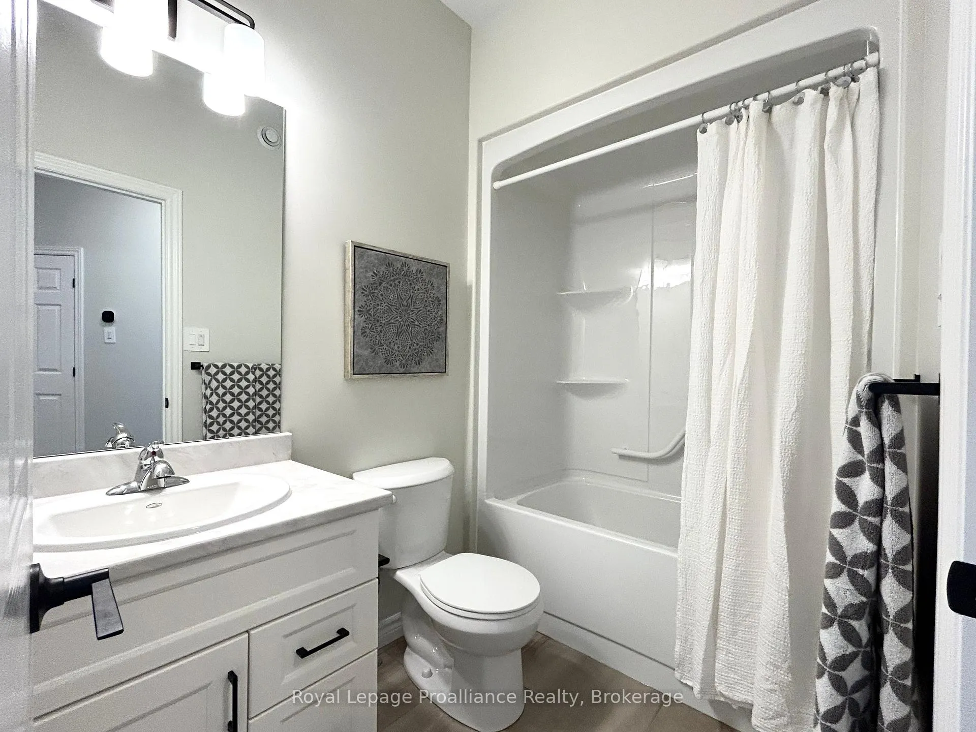 Photo 8 of 35 Athabaska Drive, Belleville, Thurlow Ward — HOMEH