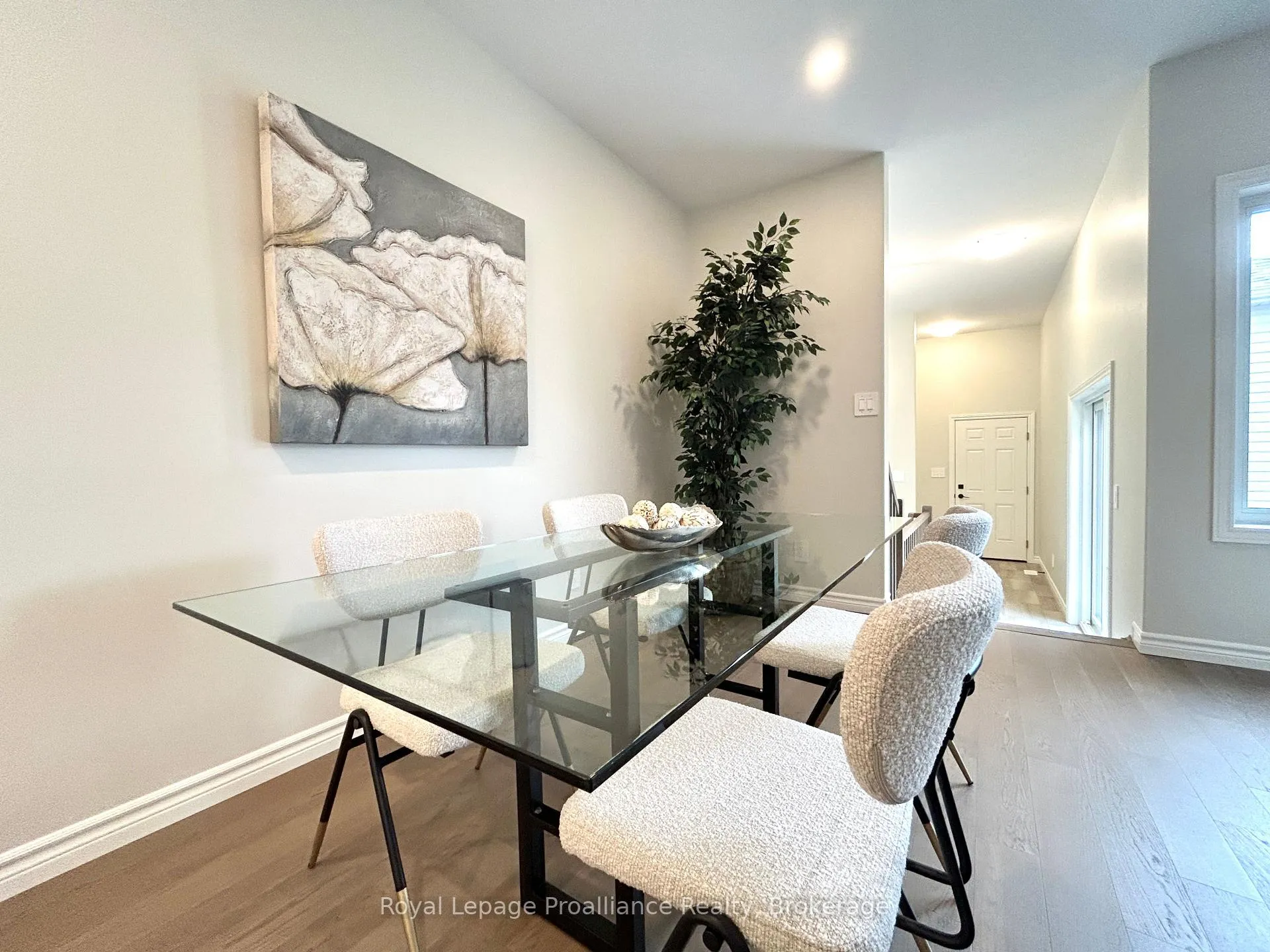 Photo 11 of 35 Athabaska Drive, Belleville, Thurlow Ward — HOMEH