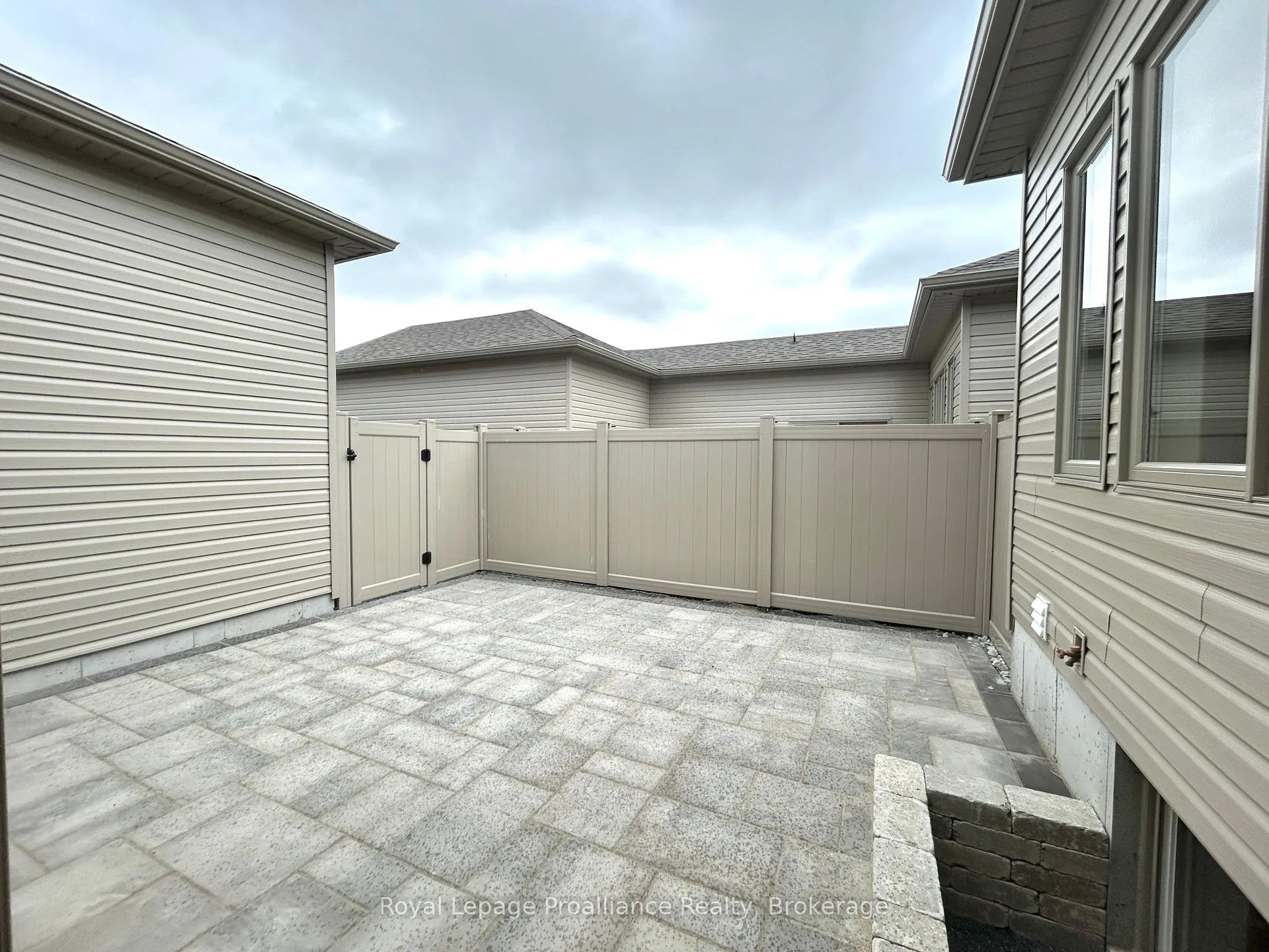Photo 16 of 35 Athabaska Drive, Belleville, Thurlow Ward — HOMEH