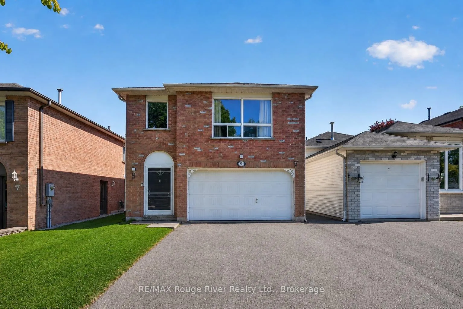 Photo 1 of 9 Farncomb Crescent, Clarington, Bowmanville — HOMEH