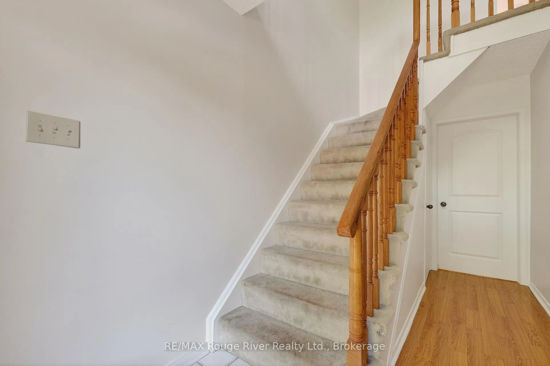 Photo 3 of 9 Farncomb Crescent, Clarington, Bowmanville — HOMEH