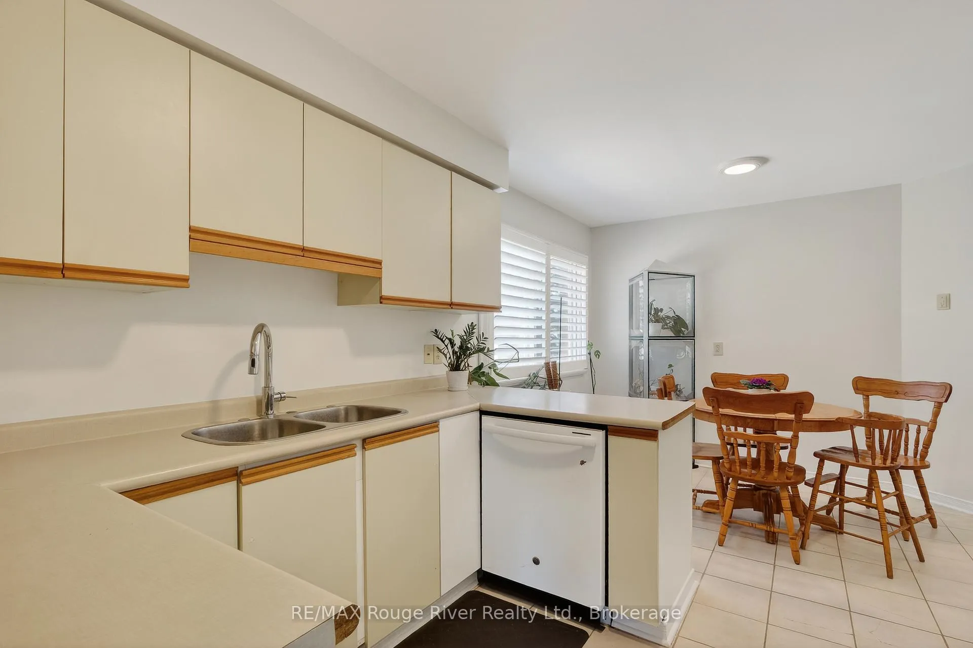 Photo 10 of 9 Farncomb Crescent, Clarington, Bowmanville — HOMEH
