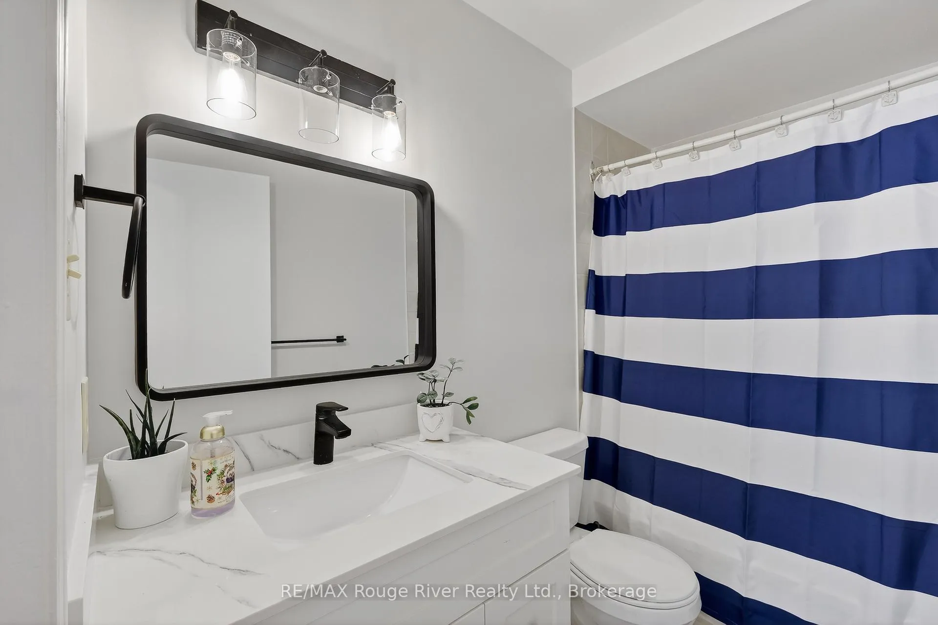 Photo 15 of 9 Farncomb Crescent, Clarington, Bowmanville — HOMEH