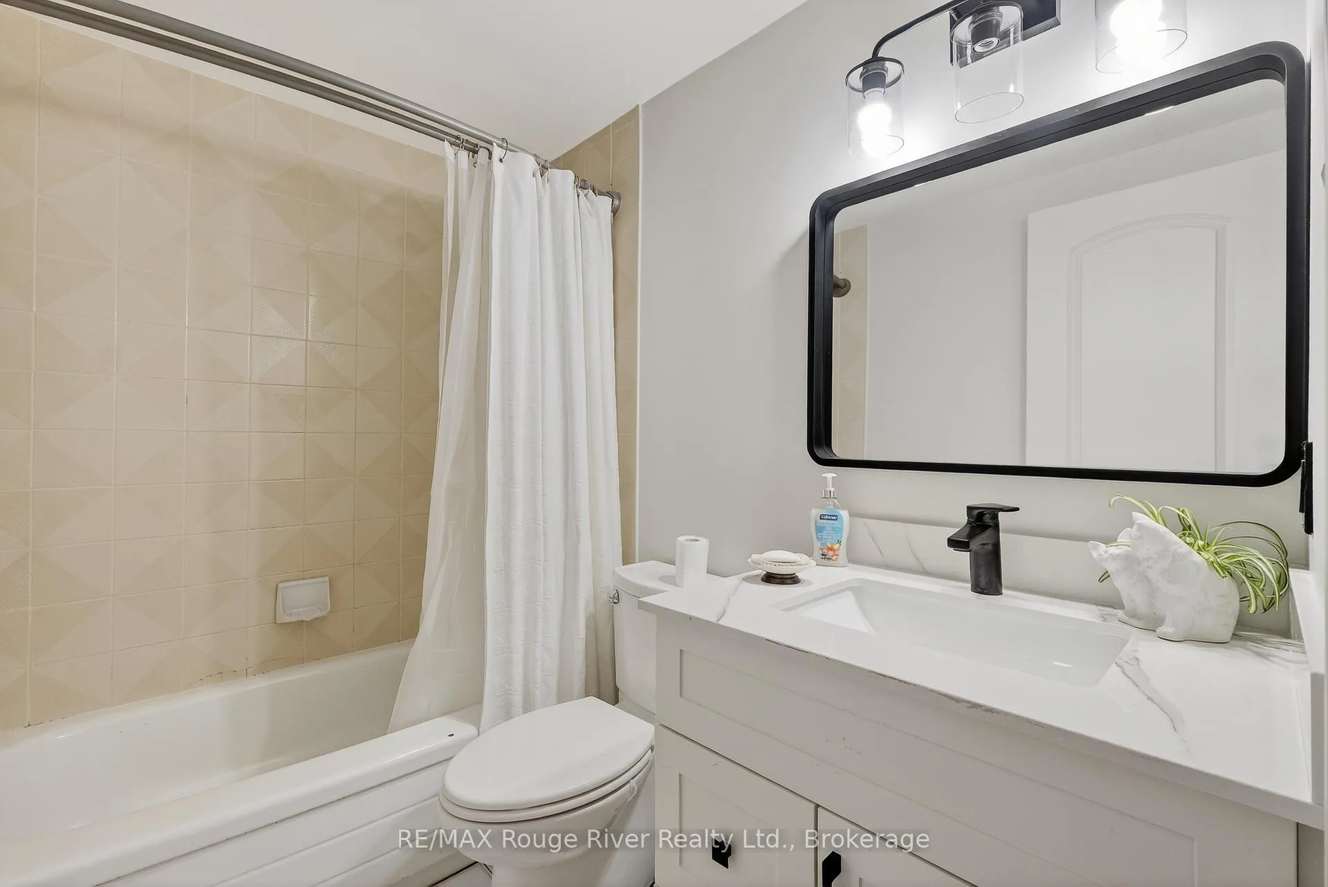 Photo 25 of 9 Farncomb Crescent, Clarington, Bowmanville — HOMEH