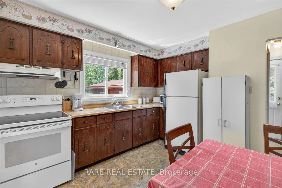 Photo 8 of 21 Porter Crescent, Barrie, Grove East — HOMEH