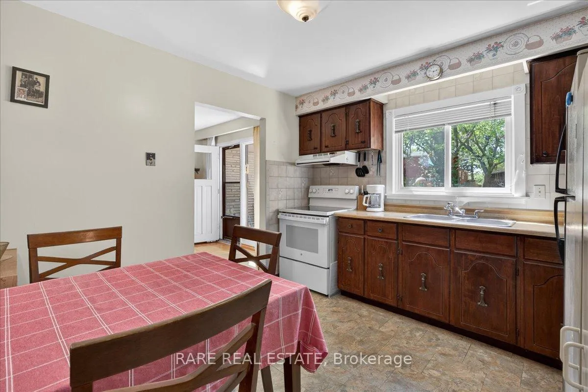 Photo 9 of 21 Porter Crescent, Barrie, Grove East — HOMEH