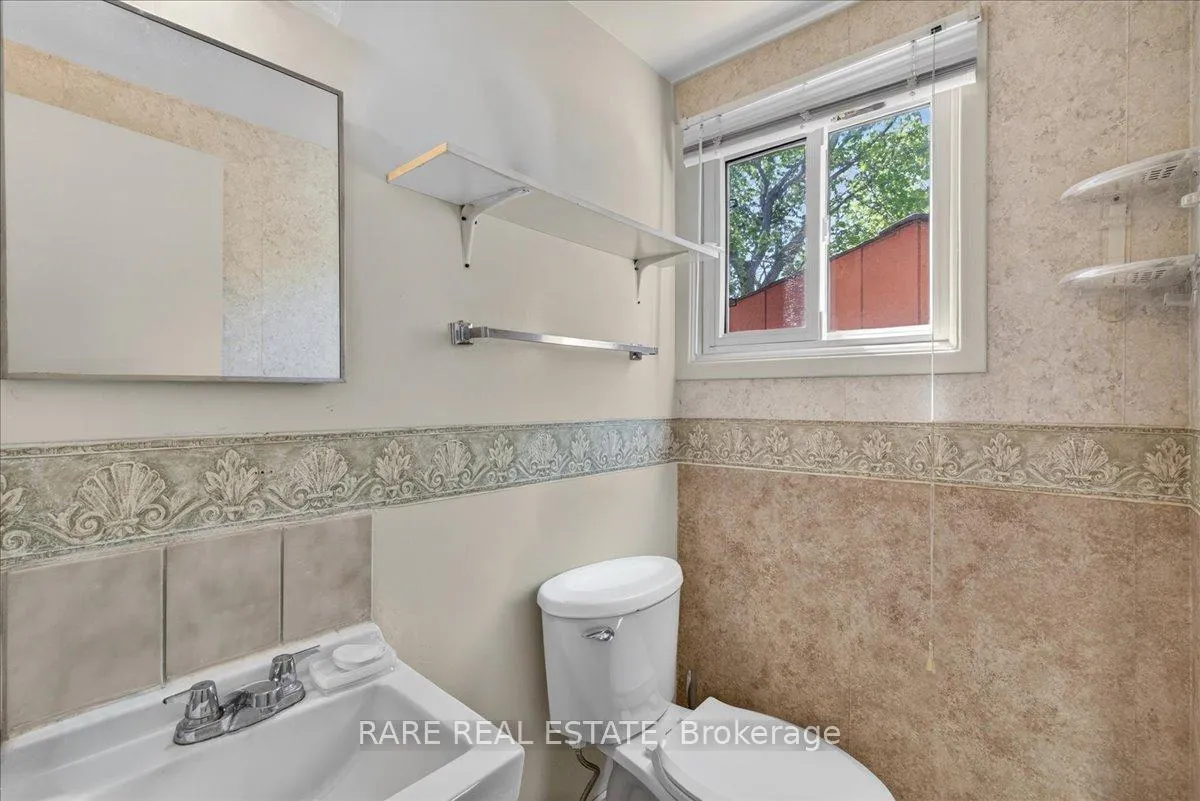 Photo 10 of 21 Porter Crescent, Barrie, Grove East — HOMEH