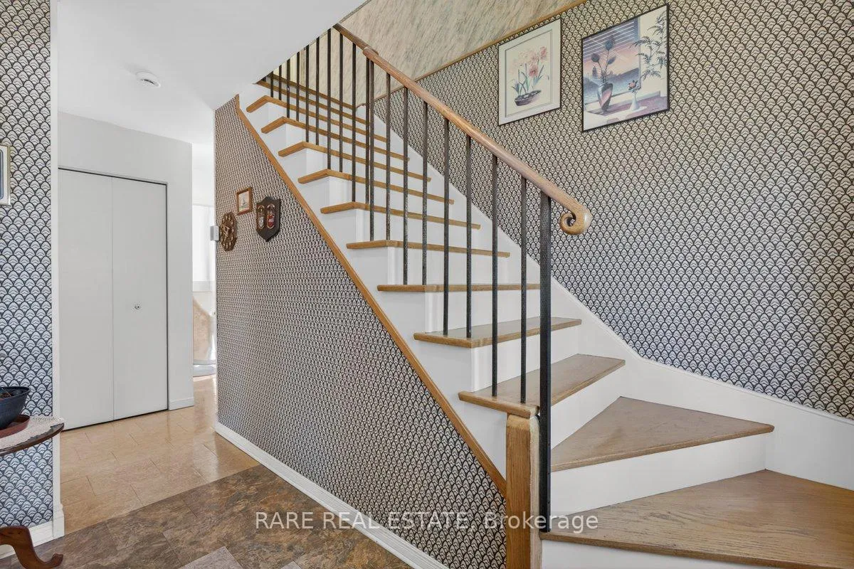 Photo 11 of 21 Porter Crescent, Barrie, Grove East — HOMEH