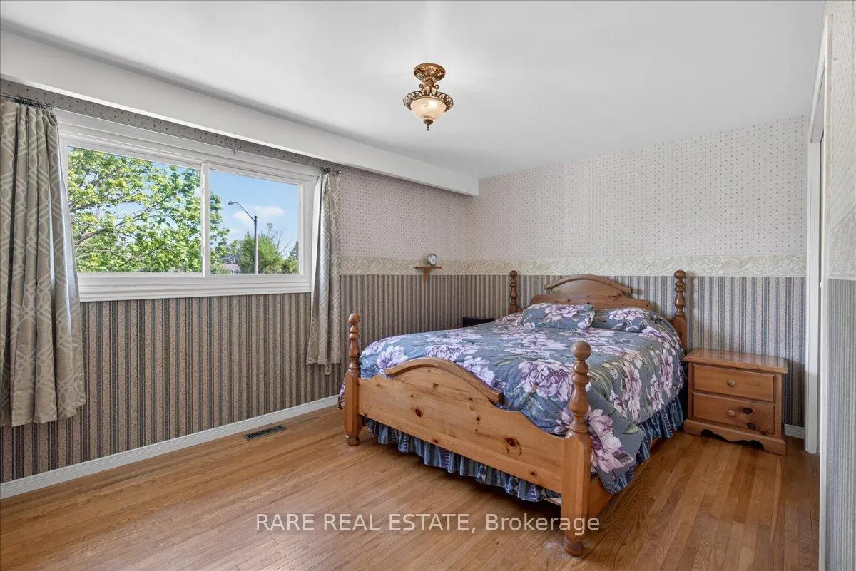 Photo 12 of 21 Porter Crescent, Barrie, Grove East — HOMEH