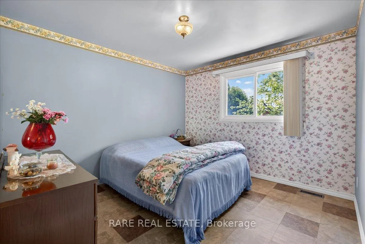 Photo 15 of 21 Porter Crescent, Barrie, Grove East — HOMEH