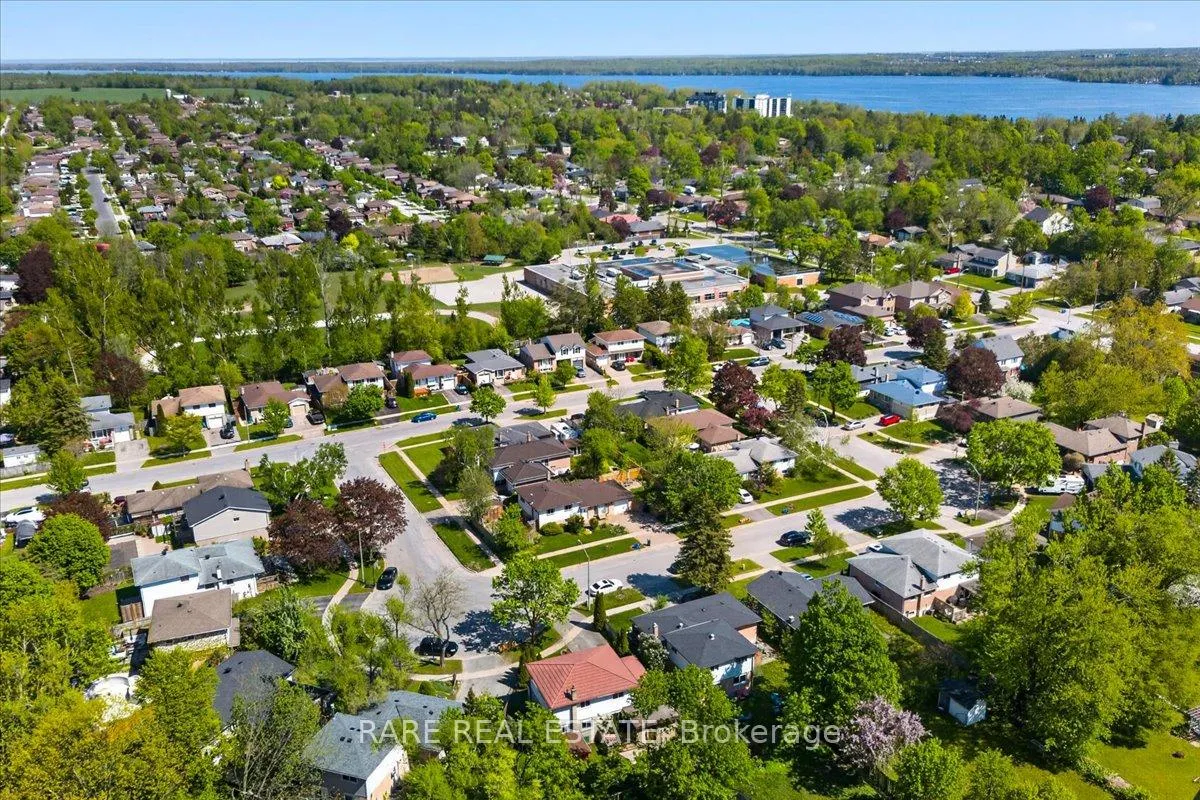 Photo 22 of 21 Porter Crescent, Barrie, Grove East — HOMEH