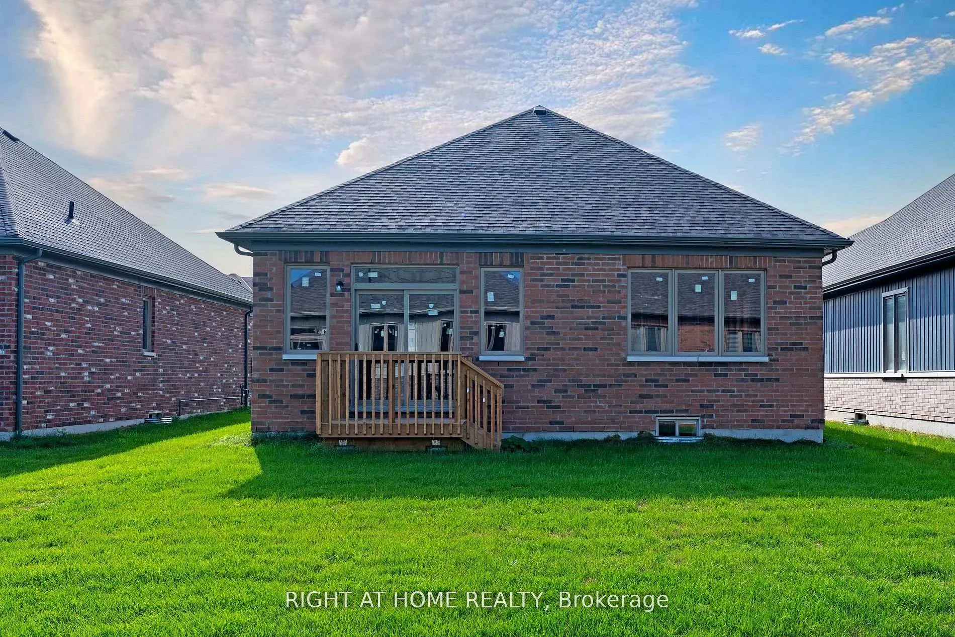 Photo 12 of 256 Duncan Street, Clearview, Stayner — HOMEH