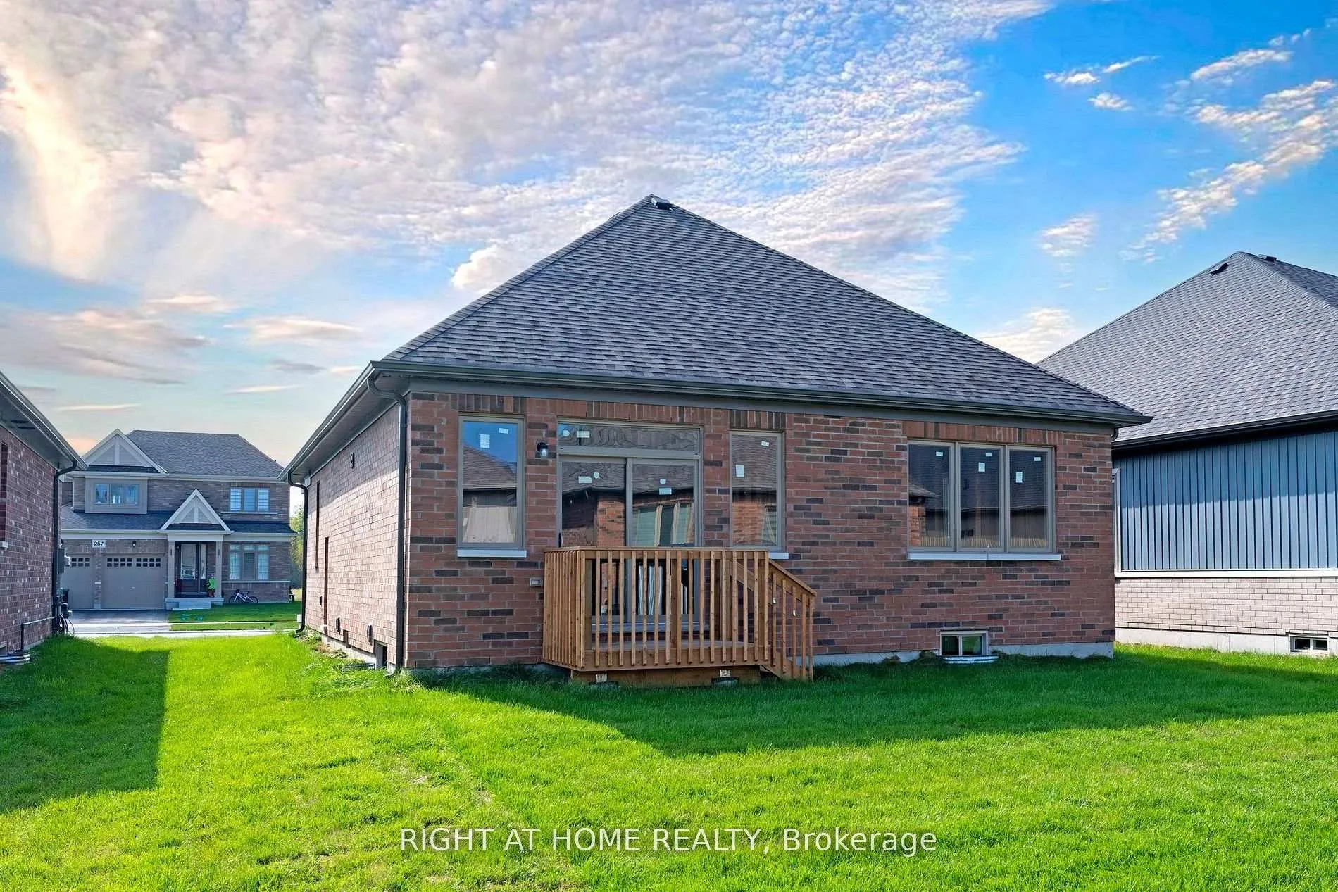 Photo 15 of 256 Duncan Street, Clearview, Stayner — HOMEH