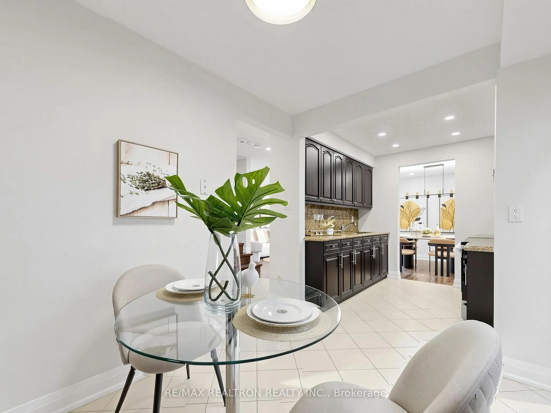 Photo 9 of 16 Foxglove Court, Markham, Unionville — HOMEH