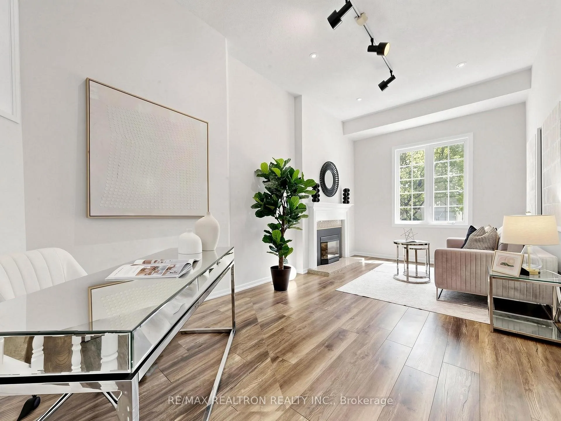 Photo 11 of 16 Foxglove Court, Markham, Unionville — HOMEH