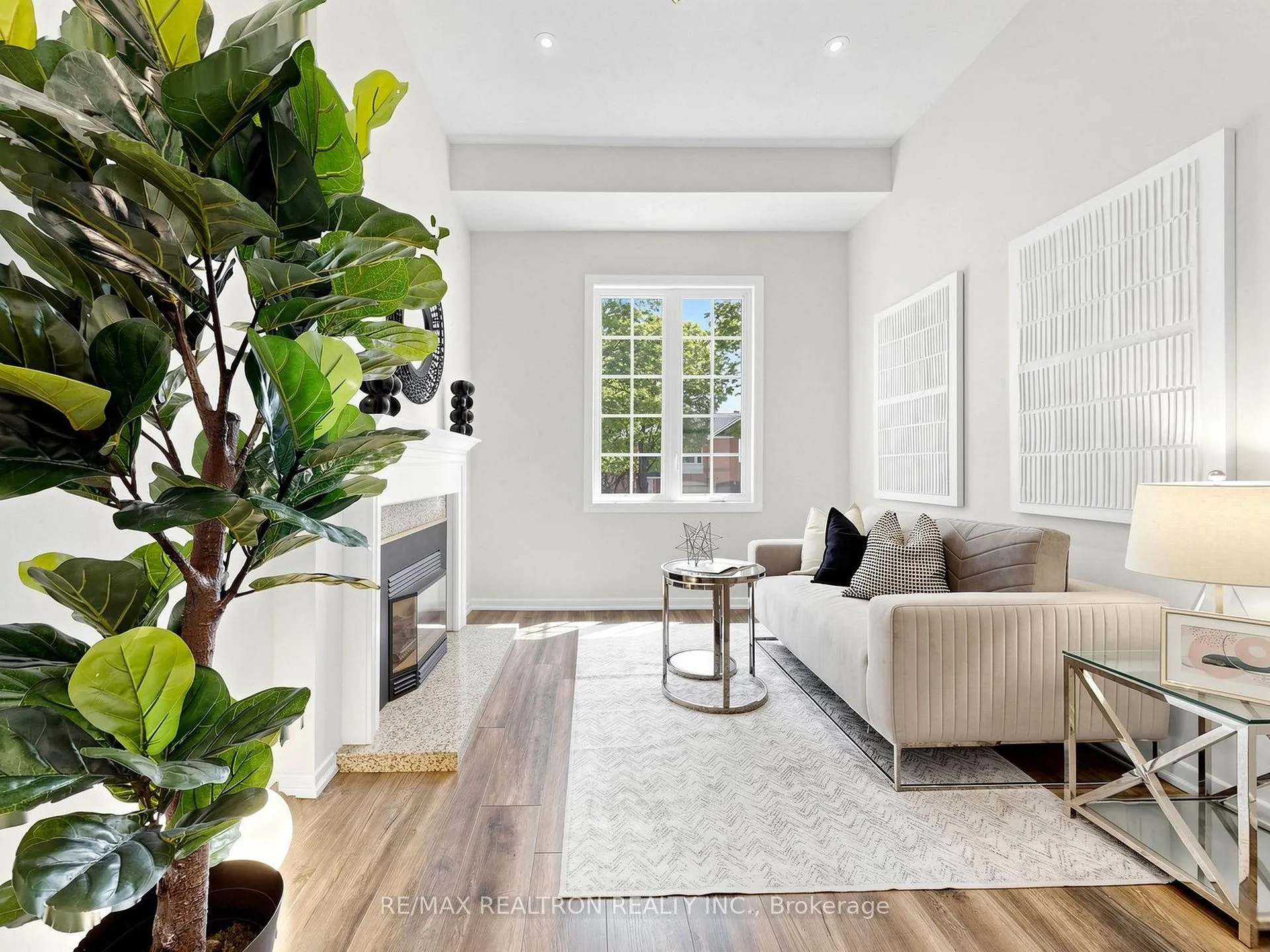 Photo 12 of 16 Foxglove Court, Markham, Unionville — HOMEH