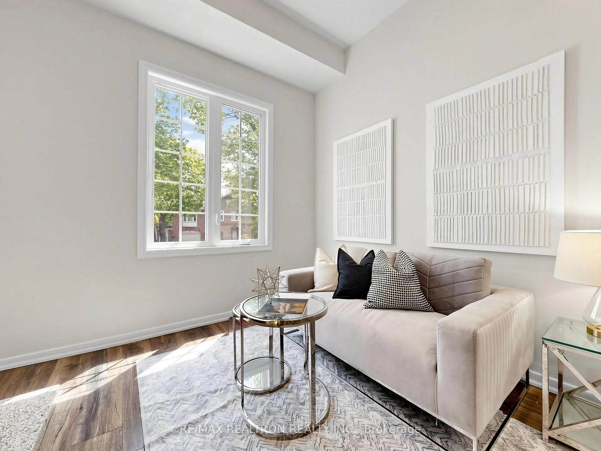 Photo 13 of 16 Foxglove Court, Markham, Unionville — HOMEH