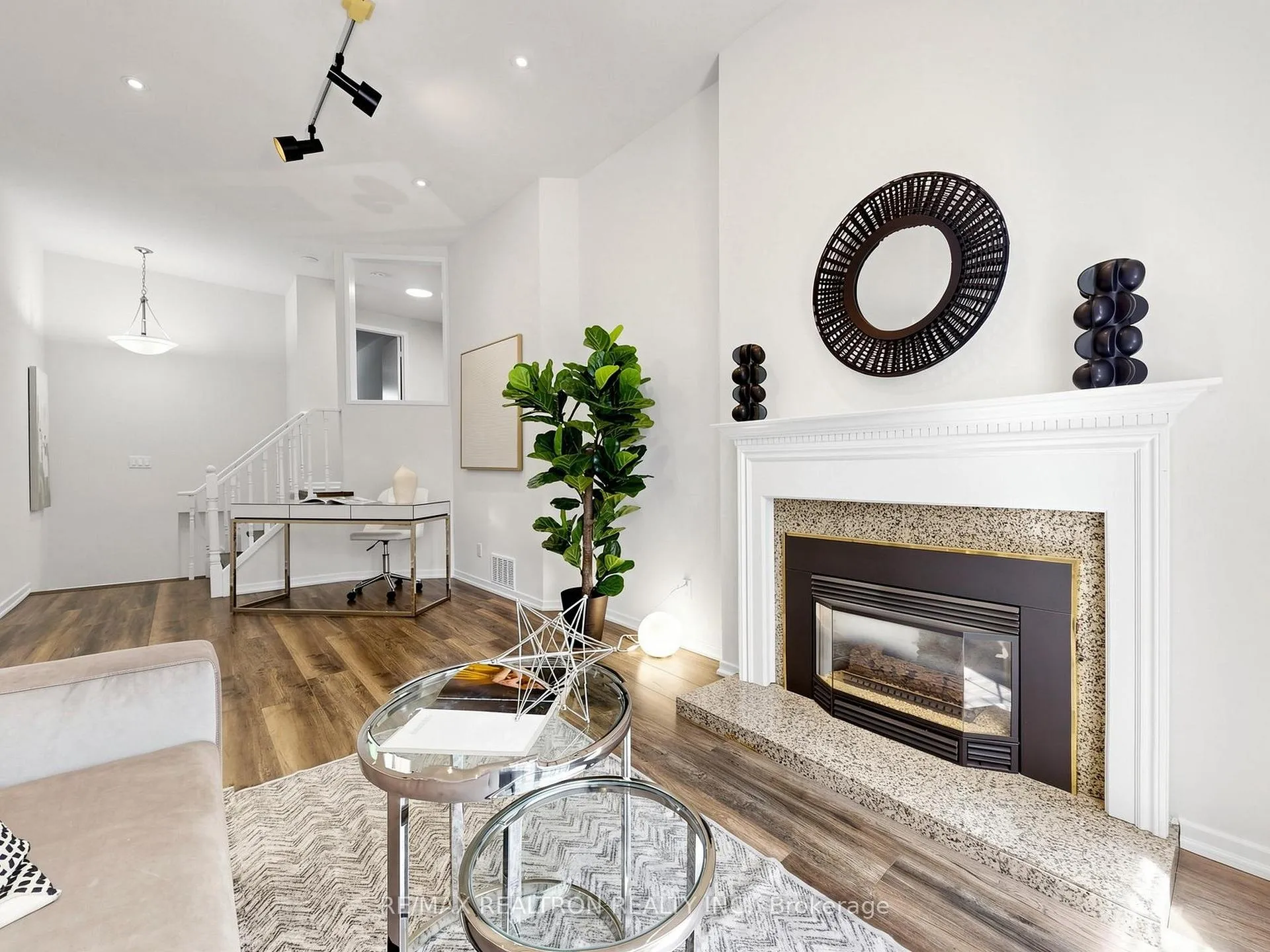 Photo 14 of 16 Foxglove Court, Markham, Unionville — HOMEH