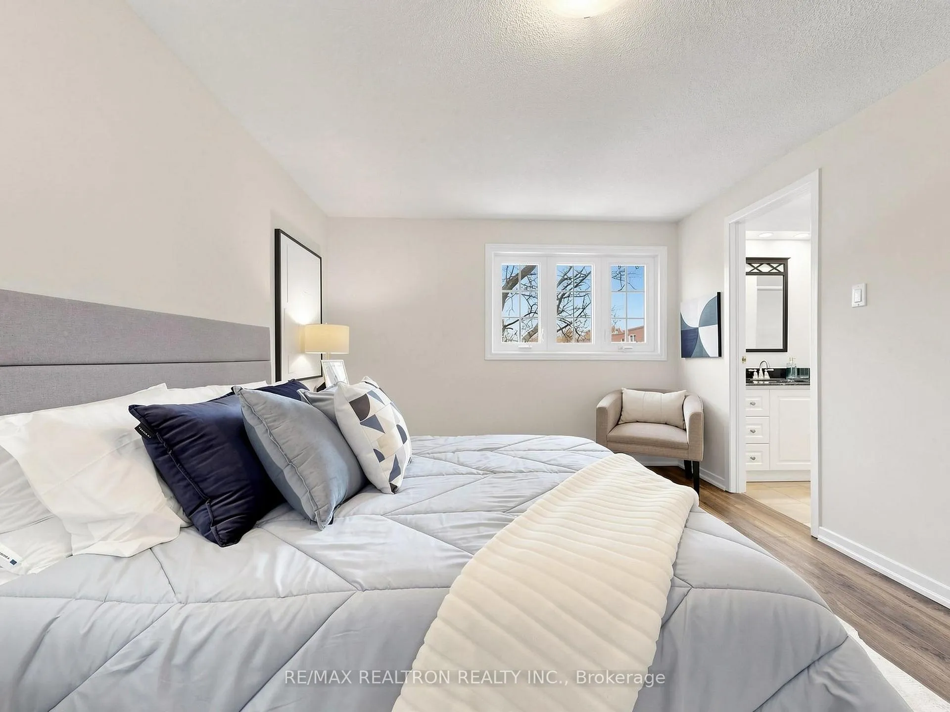 Photo 17 of 16 Foxglove Court, Markham, Unionville — HOMEH