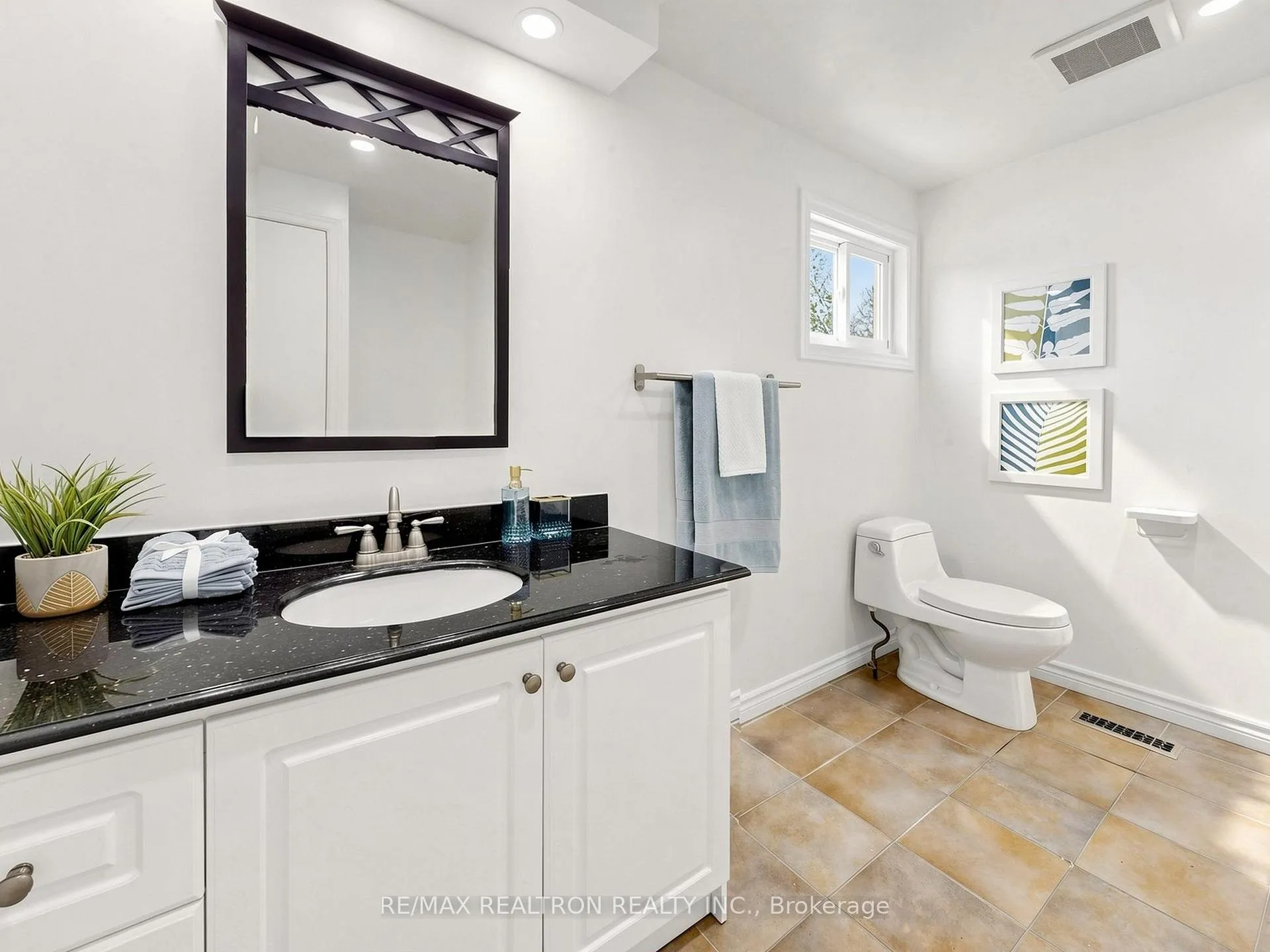 Photo 18 of 16 Foxglove Court, Markham, Unionville — HOMEH