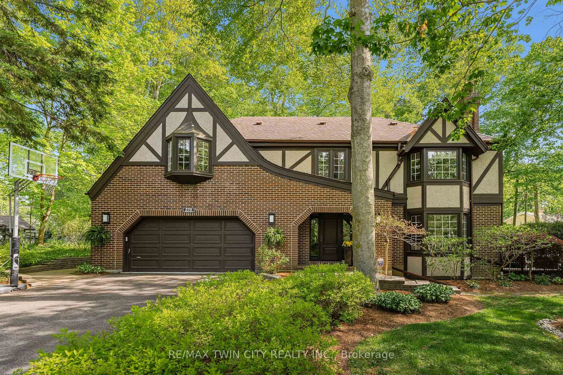 Photo 3 of 370 Green Acres Drive, Waterloo — HOMEH