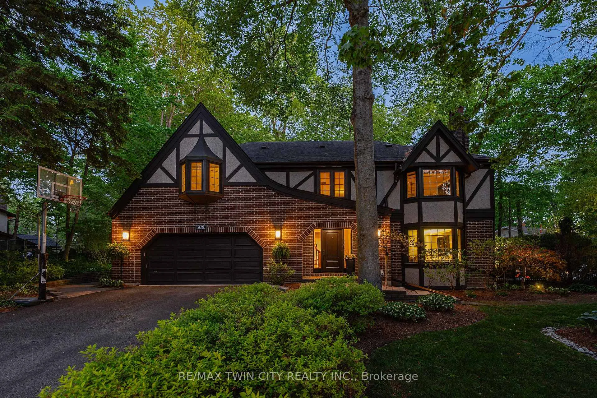 Photo 4 of 370 Green Acres Drive, Waterloo — HOMEH
