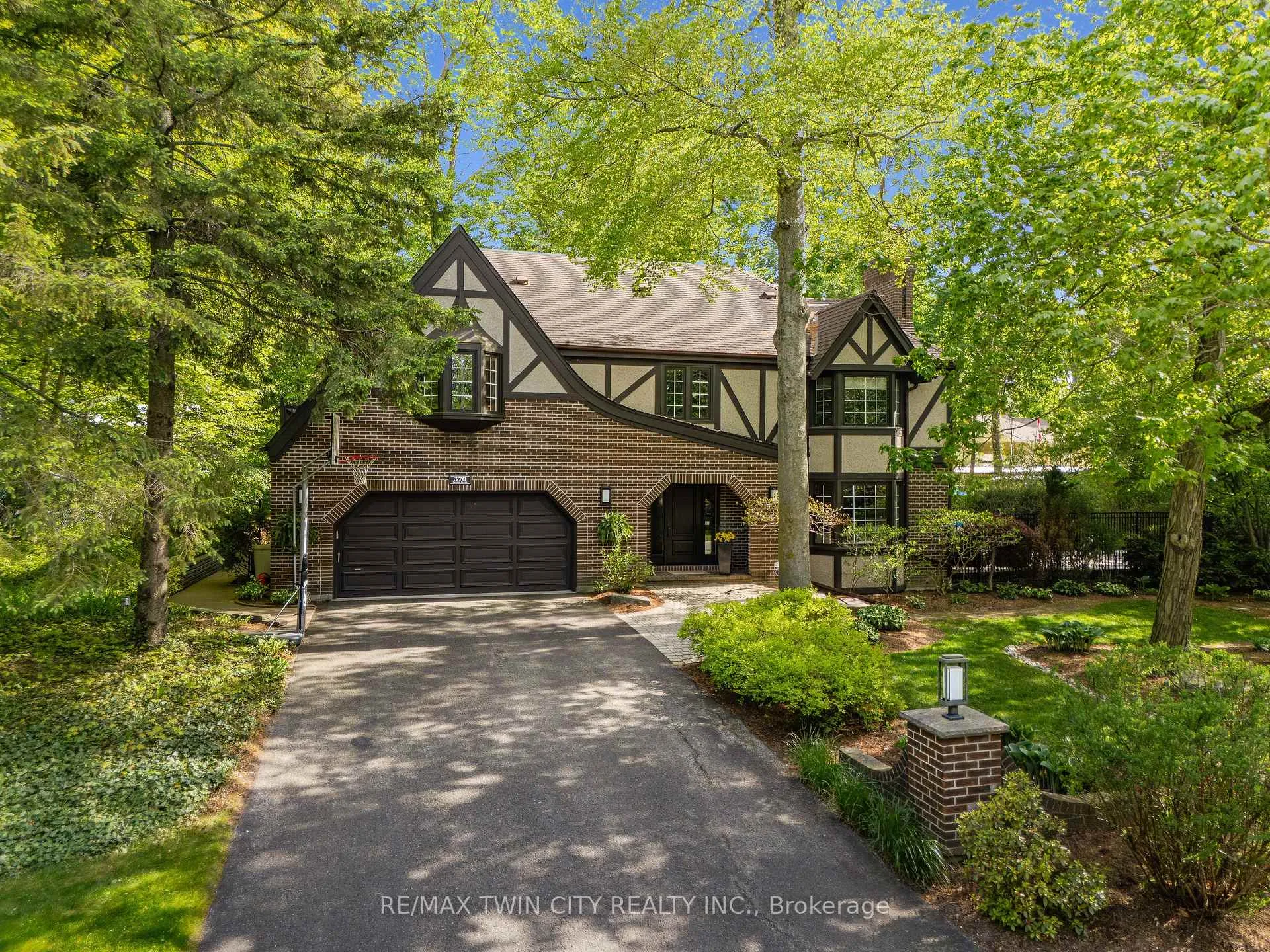 Photo 5 of 370 Green Acres Drive, Waterloo — HOMEH