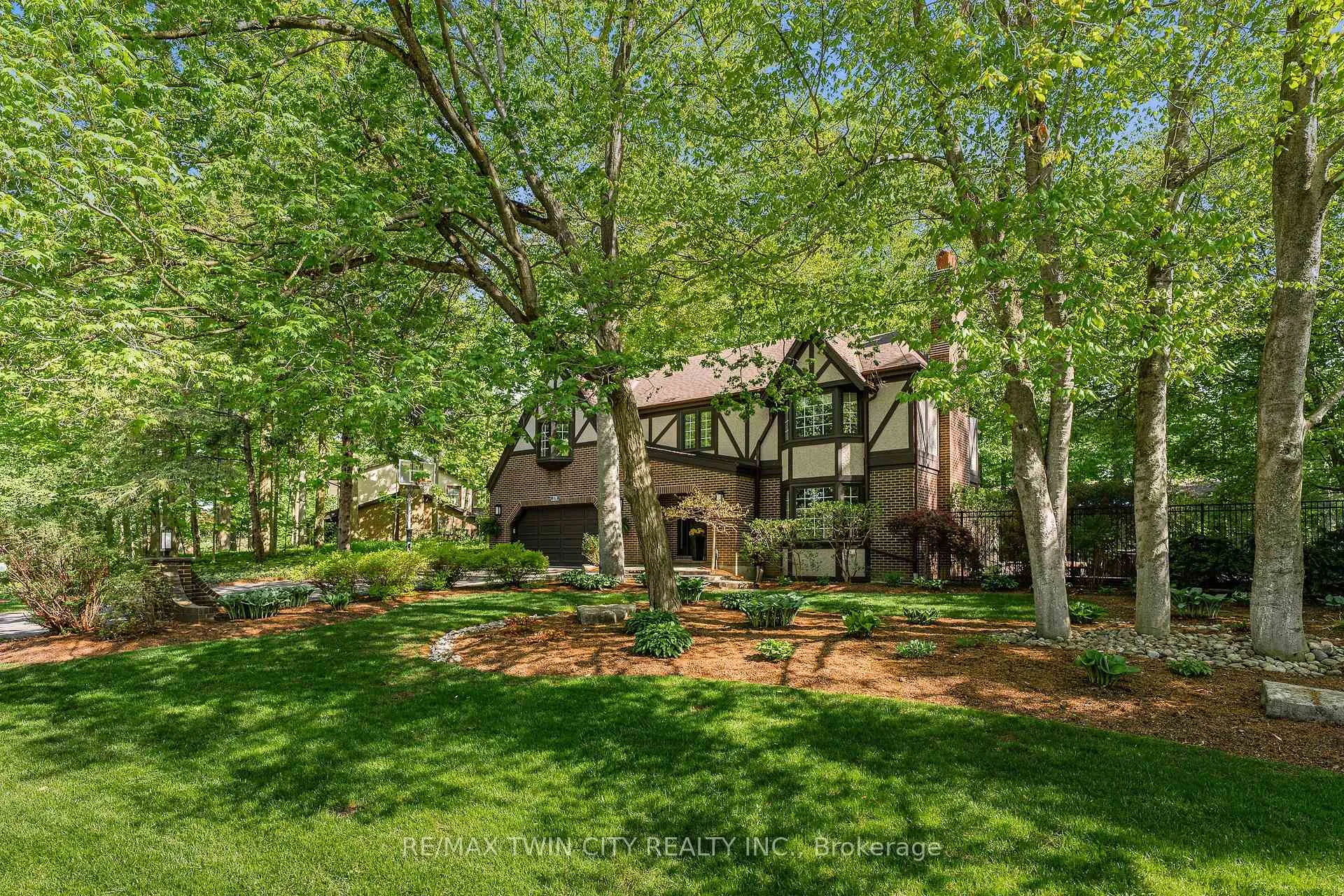Photo 6 of 370 Green Acres Drive, Waterloo — HOMEH