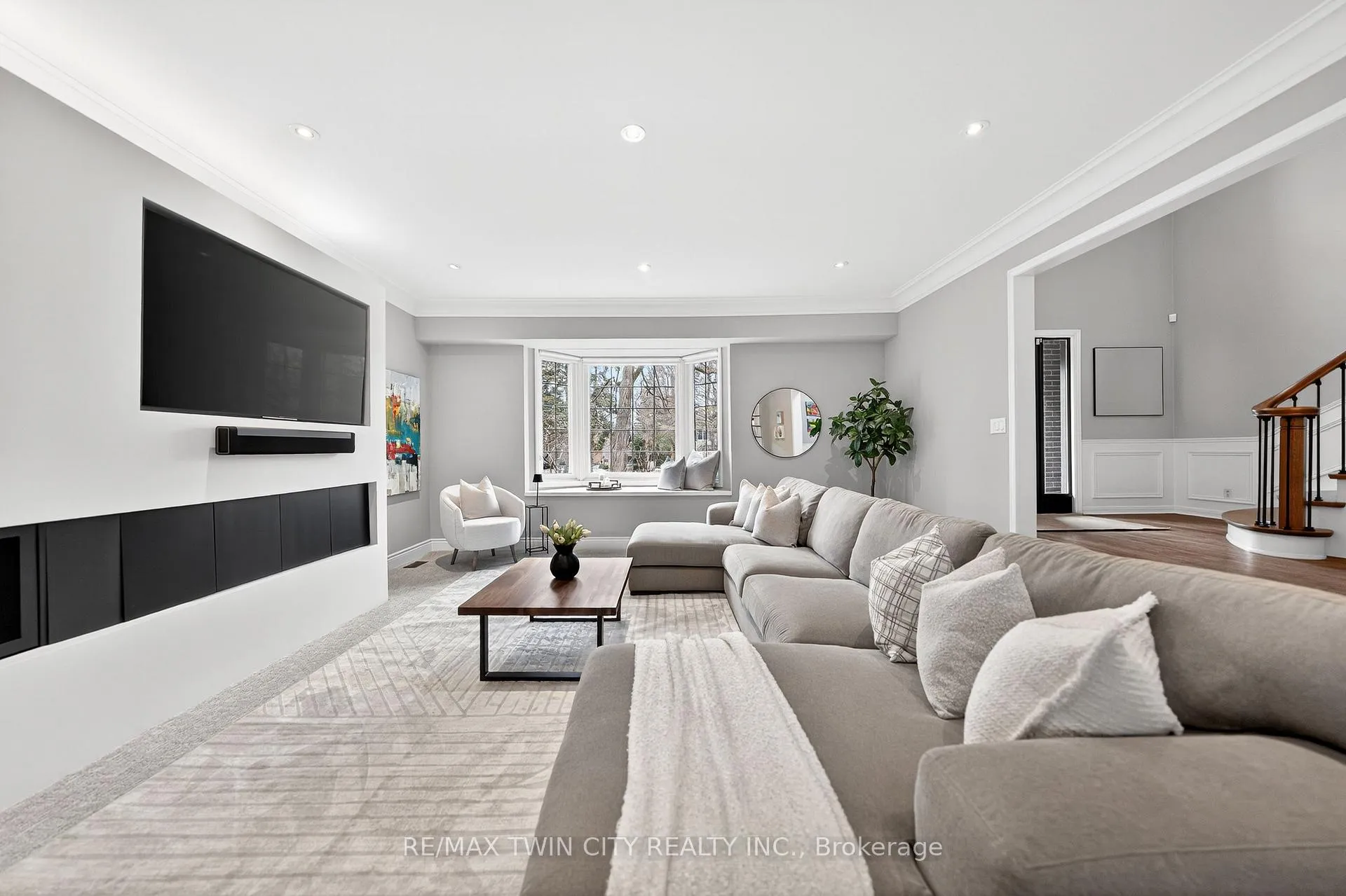 Photo 10 of 370 Green Acres Drive, Waterloo — HOMEH