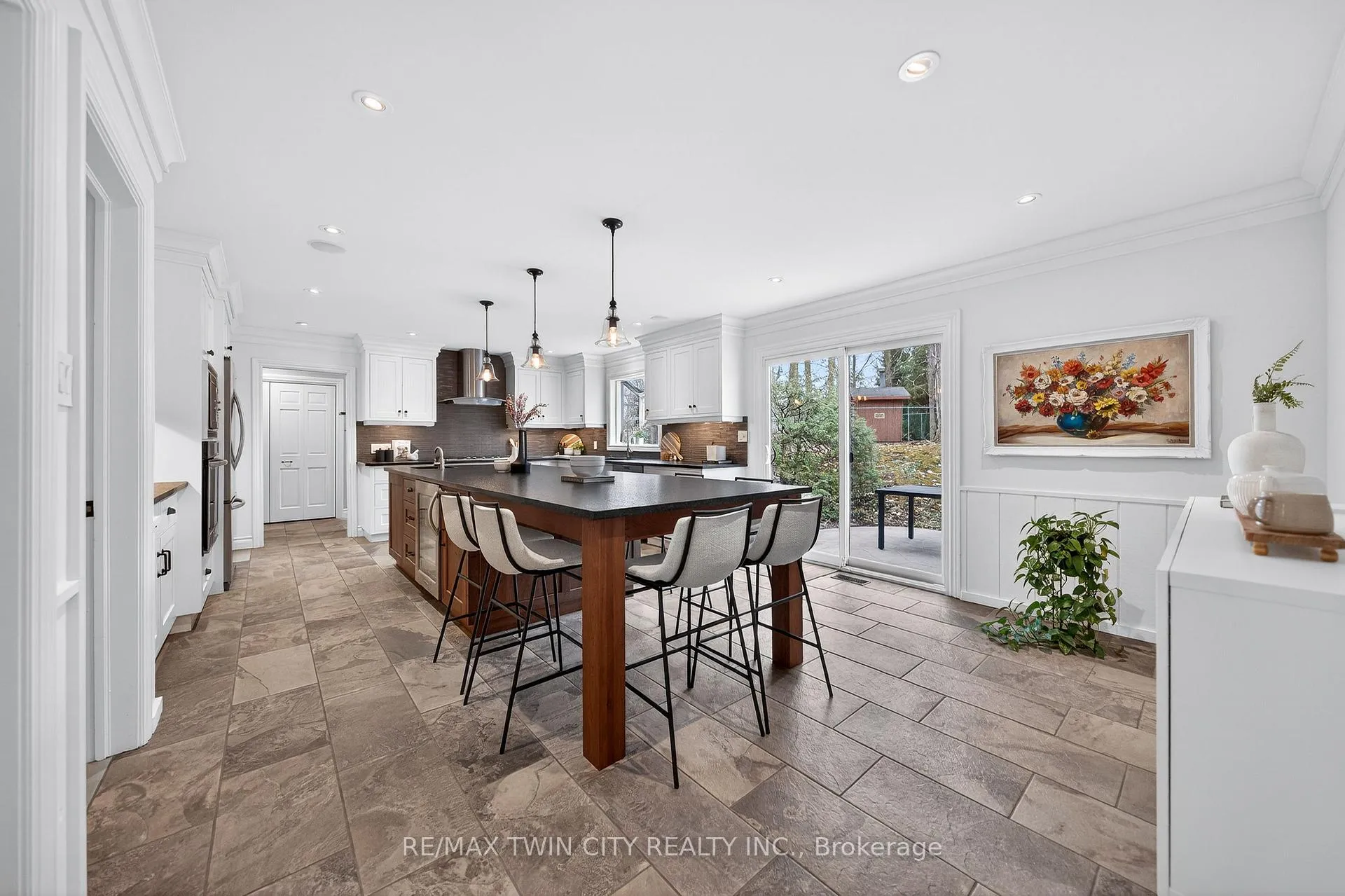 Photo 16 of 370 Green Acres Drive, Waterloo — HOMEH