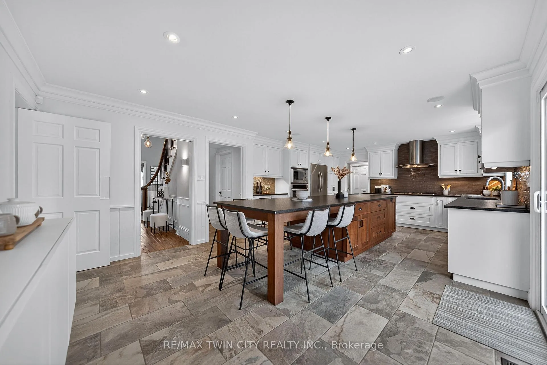 Photo 17 of 370 Green Acres Drive, Waterloo — HOMEH