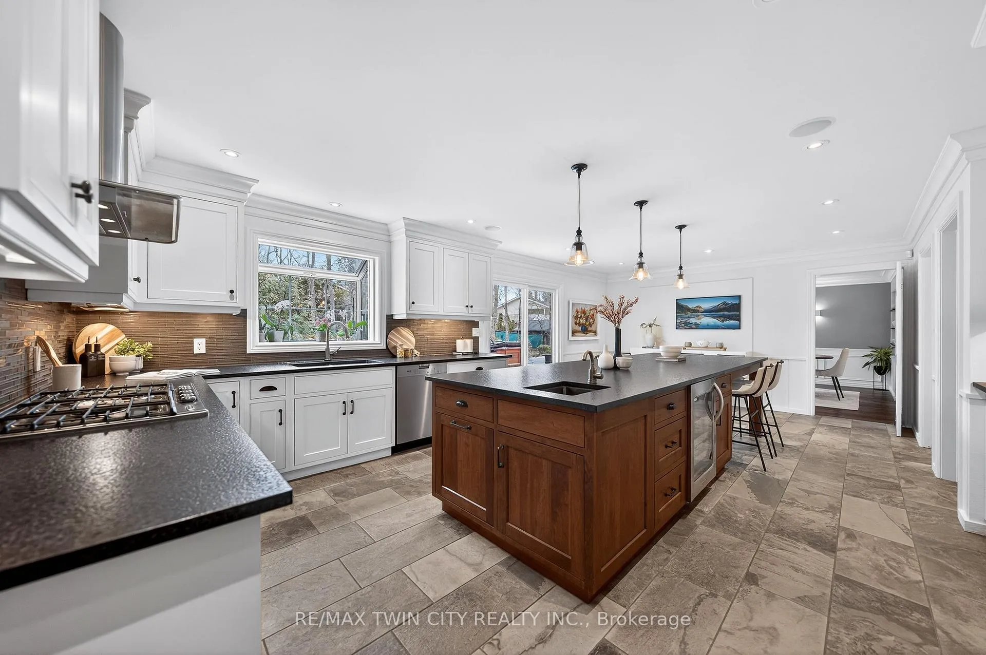Photo 19 of 370 Green Acres Drive, Waterloo — HOMEH