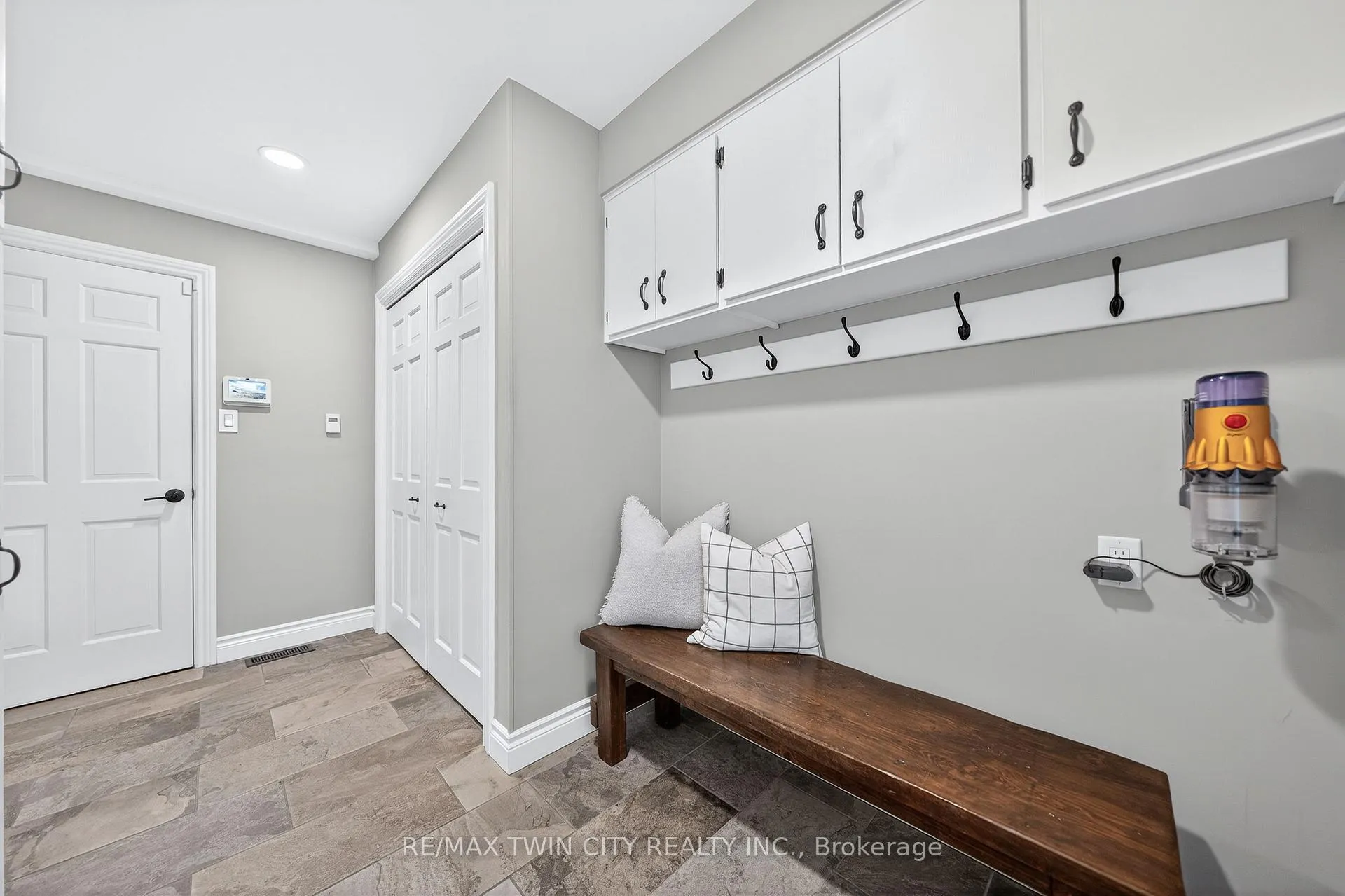 Photo 22 of 370 Green Acres Drive, Waterloo — HOMEH