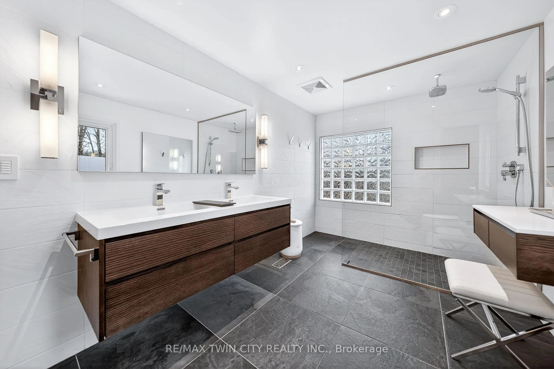 Photo 26 of 370 Green Acres Drive, Waterloo — HOMEH