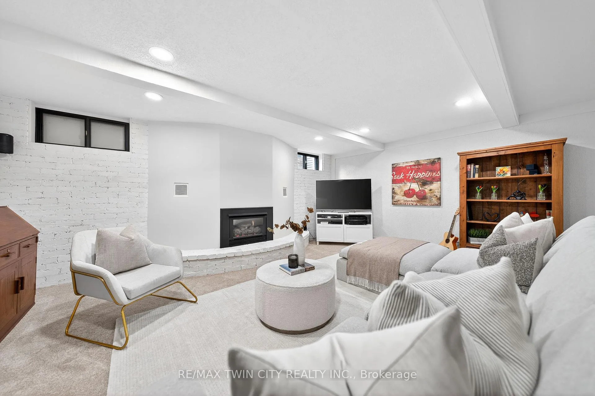 Photo 37 of 370 Green Acres Drive, Waterloo — HOMEH
