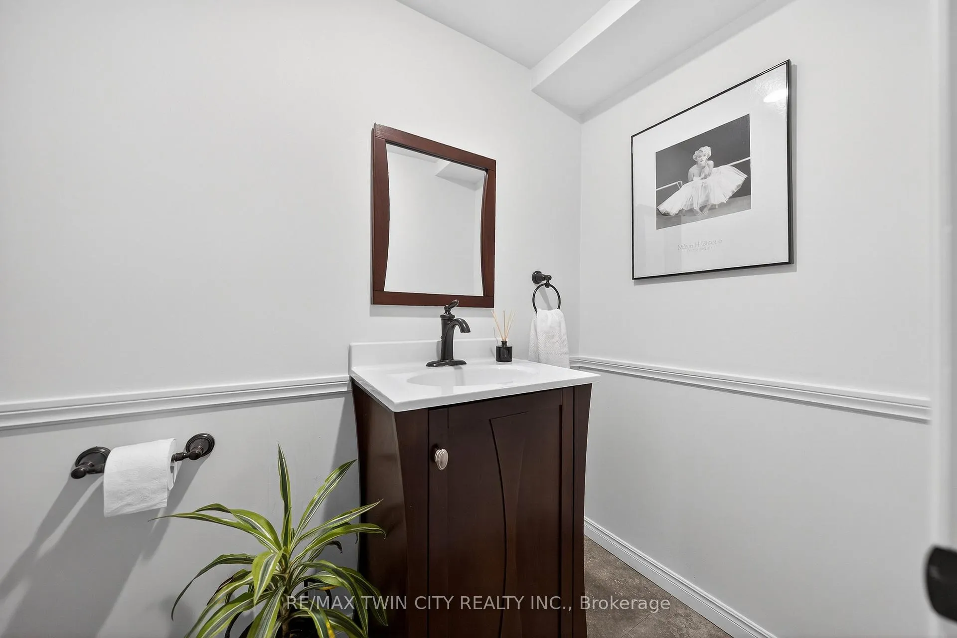 Photo 40 of 370 Green Acres Drive, Waterloo — HOMEH