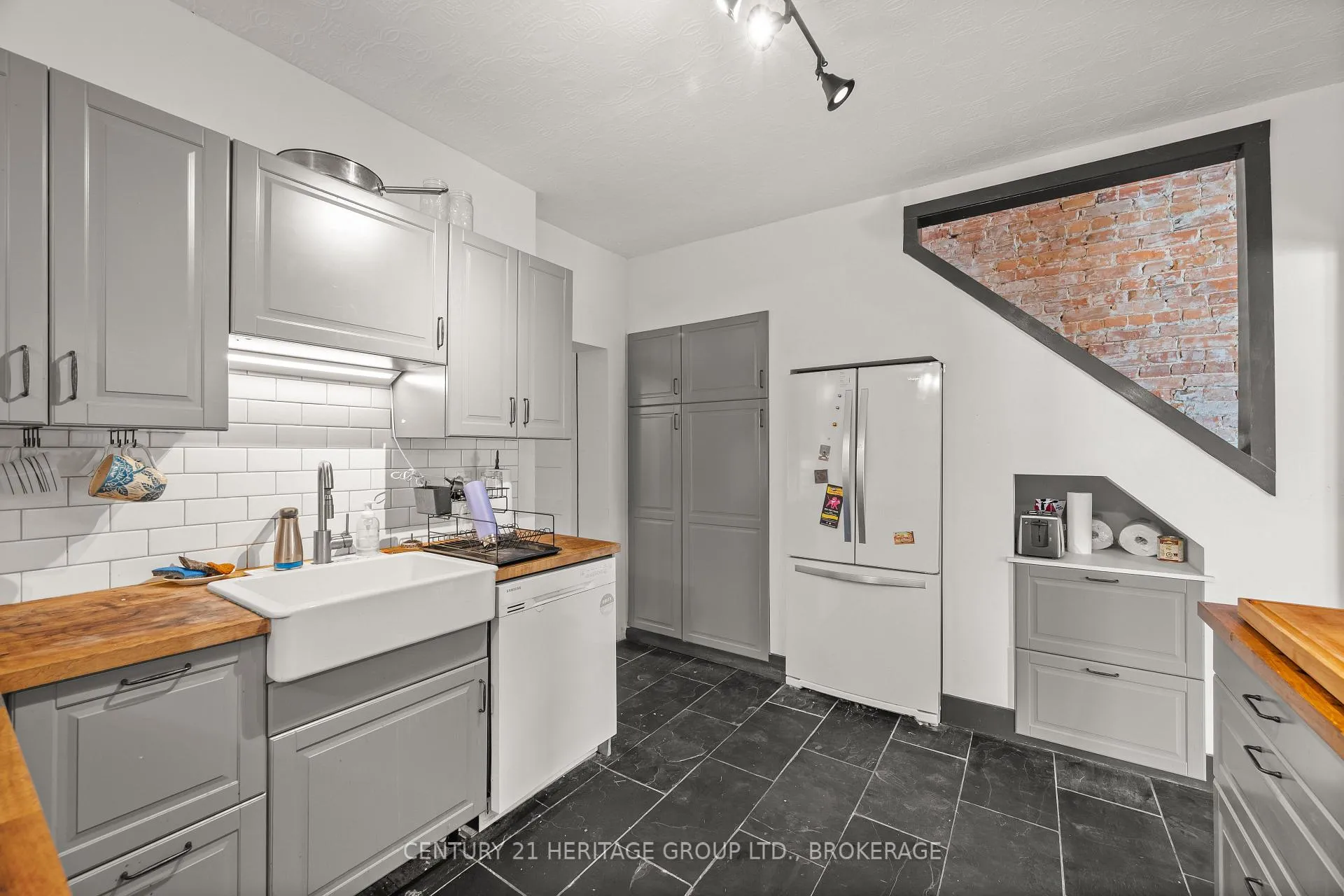 Photo 13 of 127 Stephen Street N, Kingston, East of Sir John A. Blvd — HOMEH